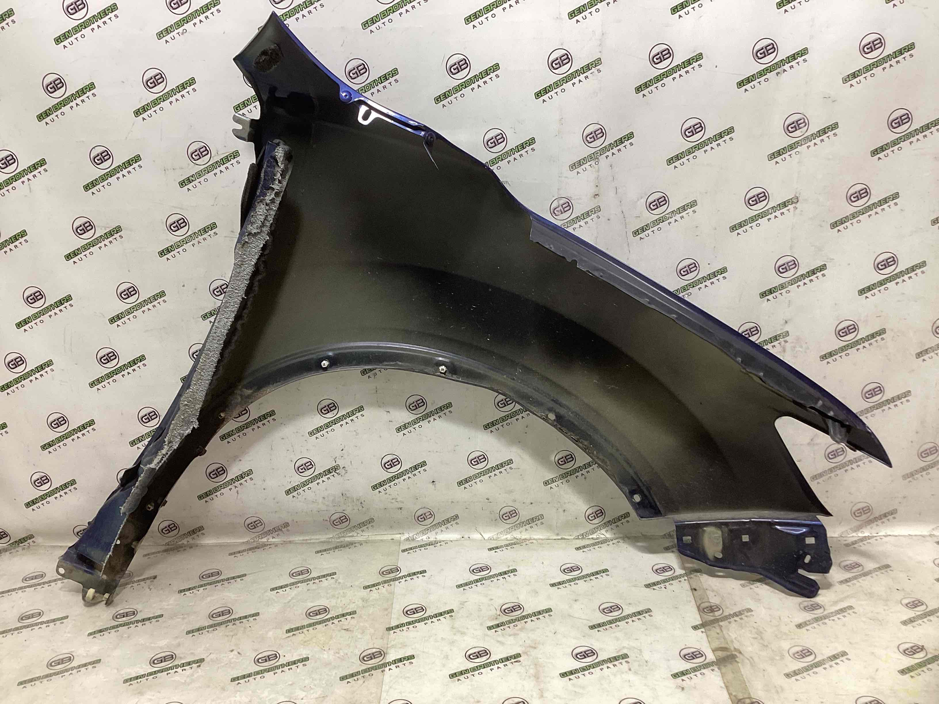 Крило переднє ліве