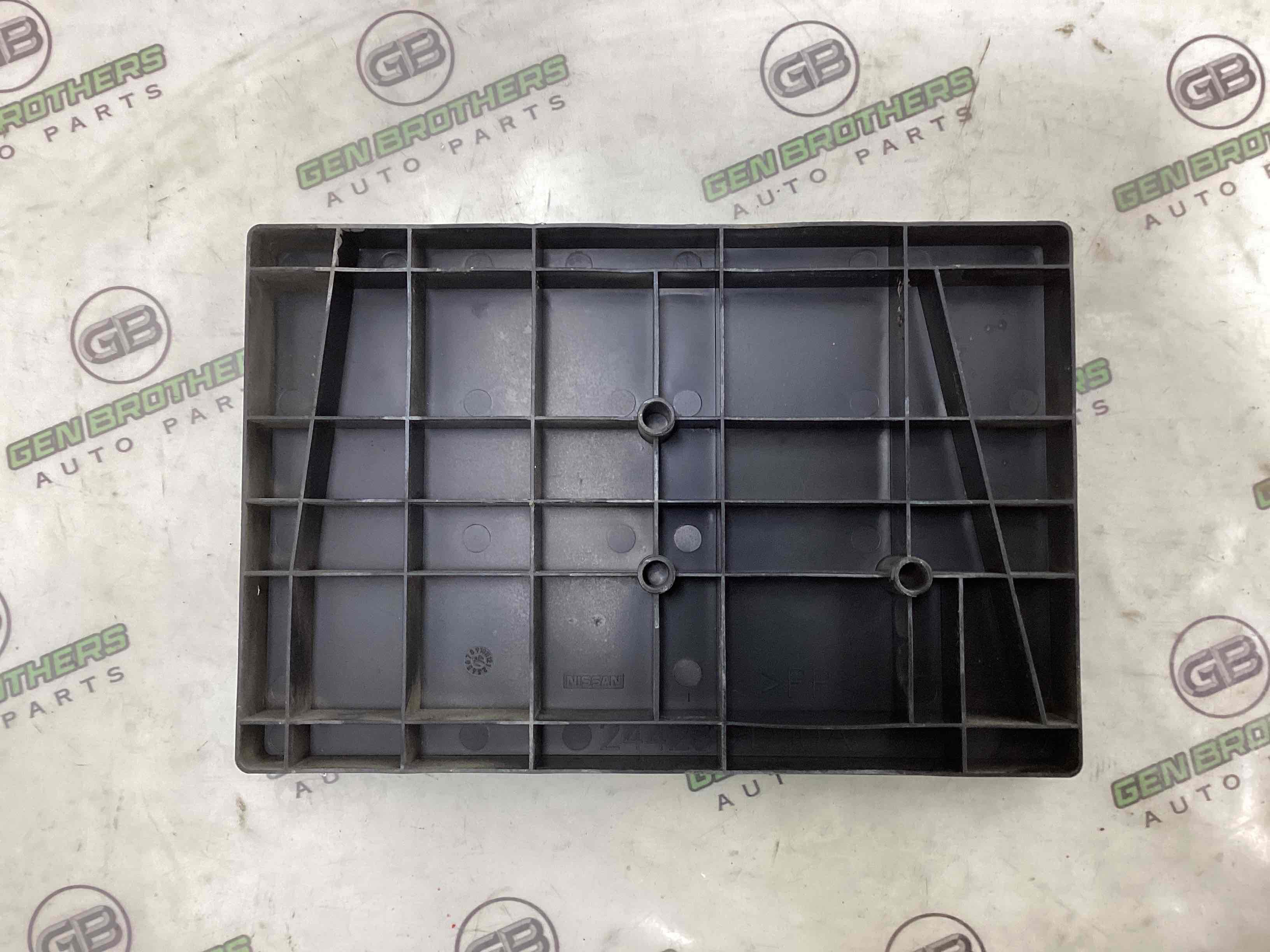 Полиця акумулятора, кришка, кріплення майданчик АКБ