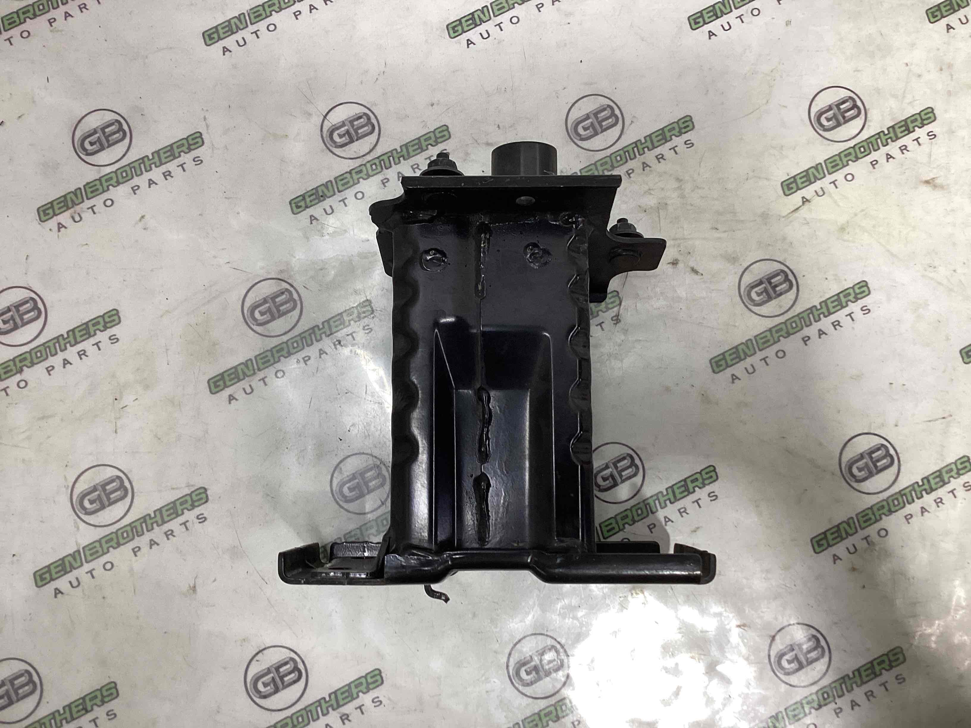 Кронштейн підсилювача бампера