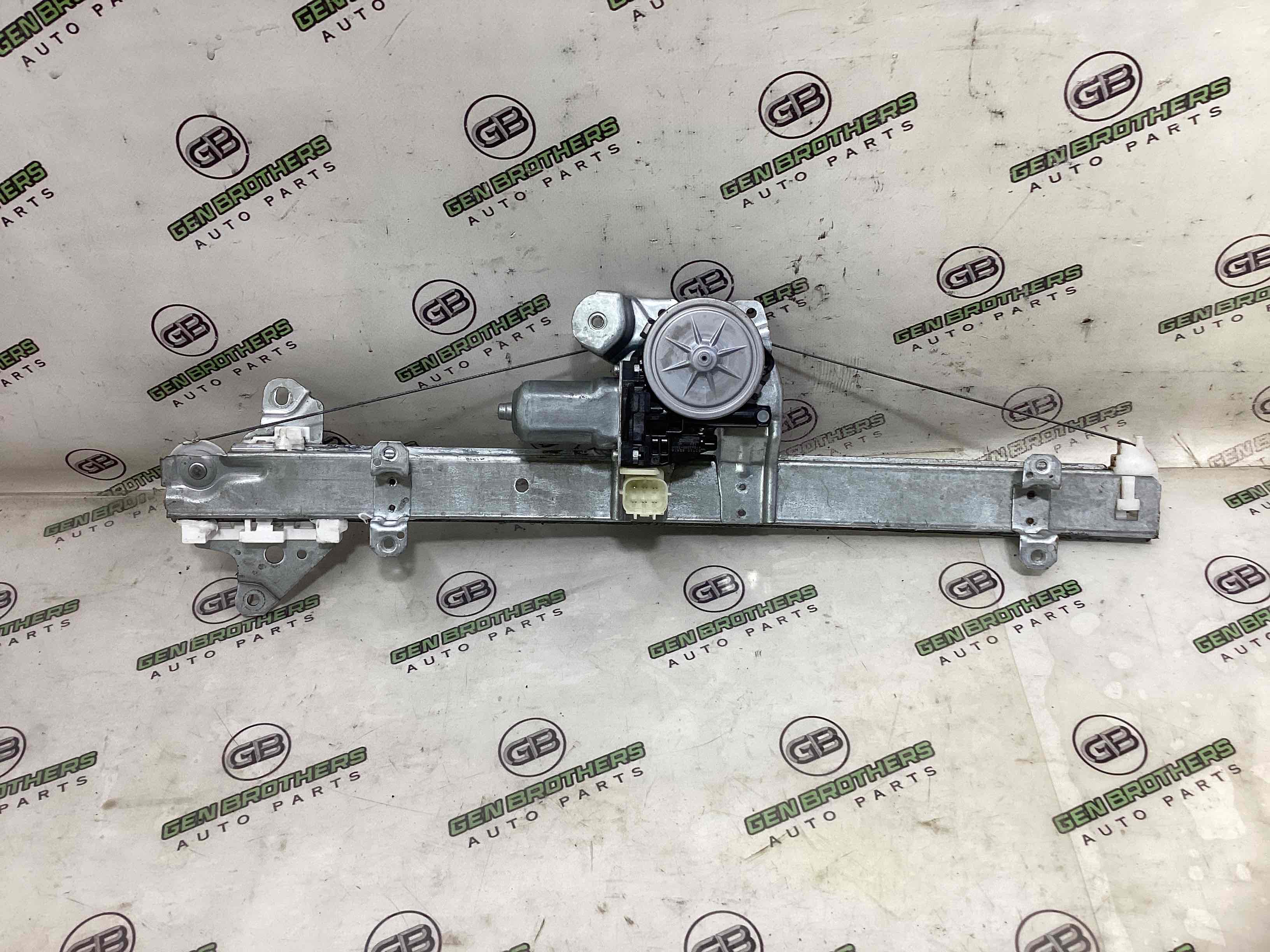 Склопідйомник передній лівий