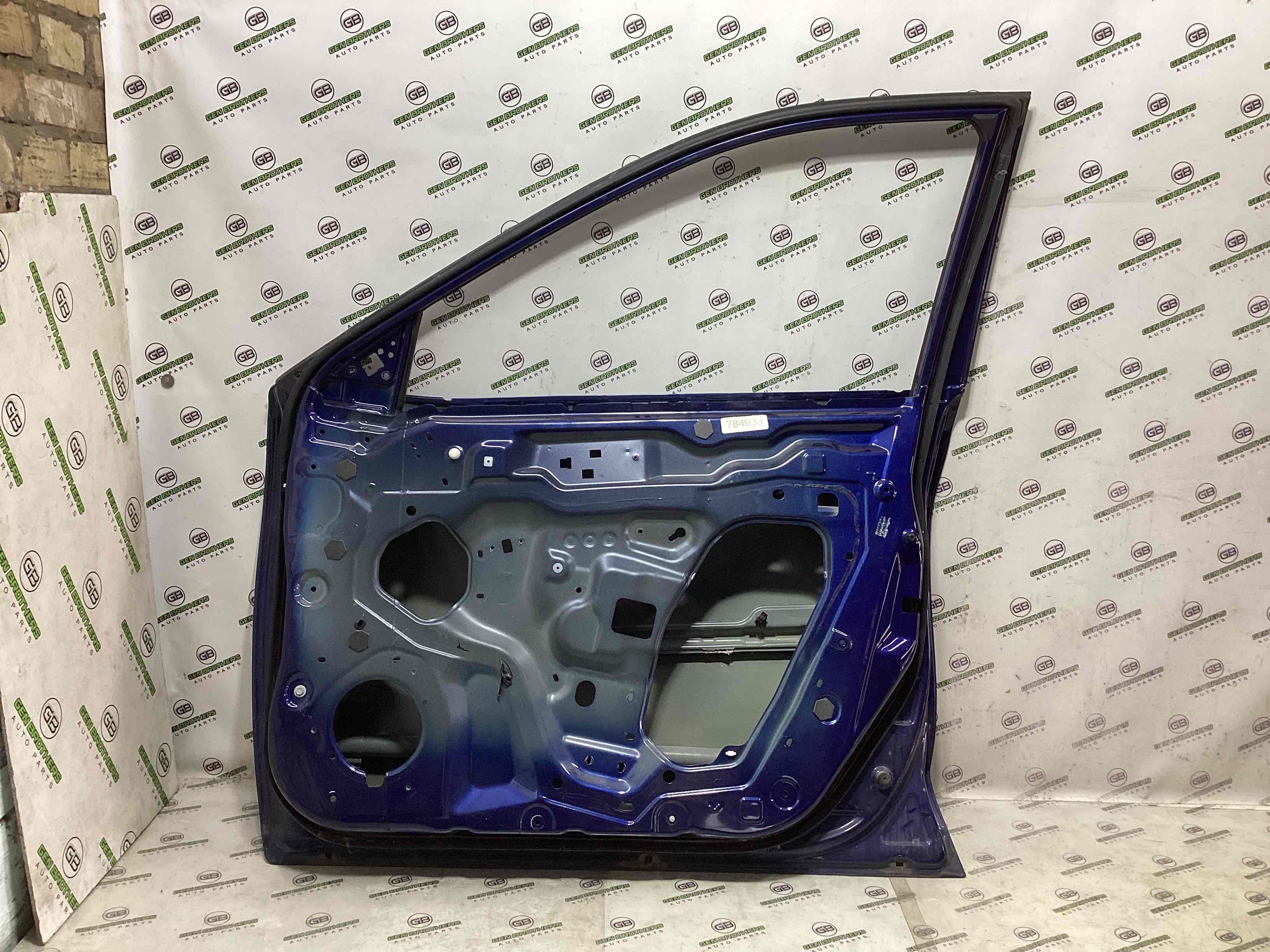 Двері передні права