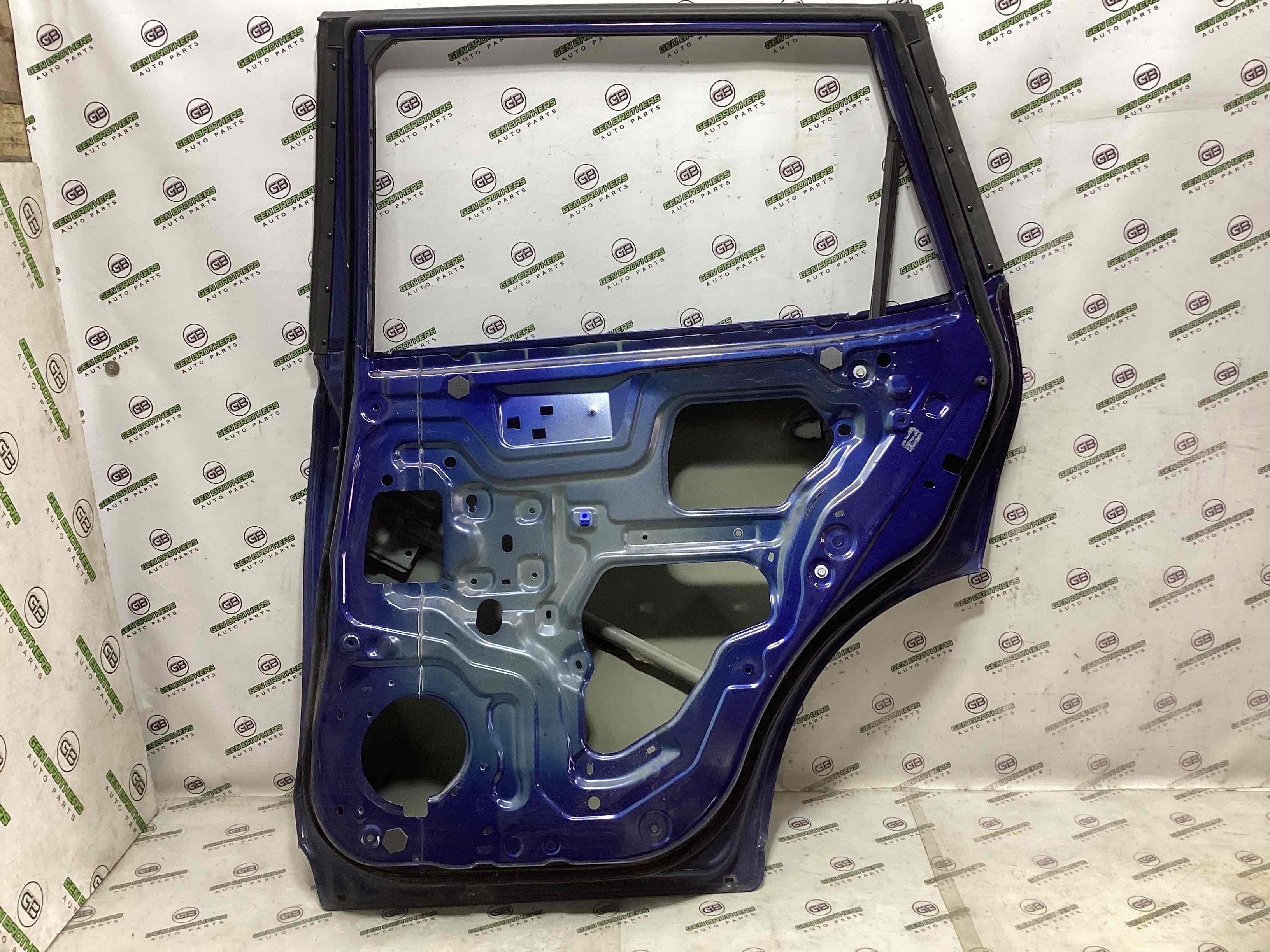 Двері задні права