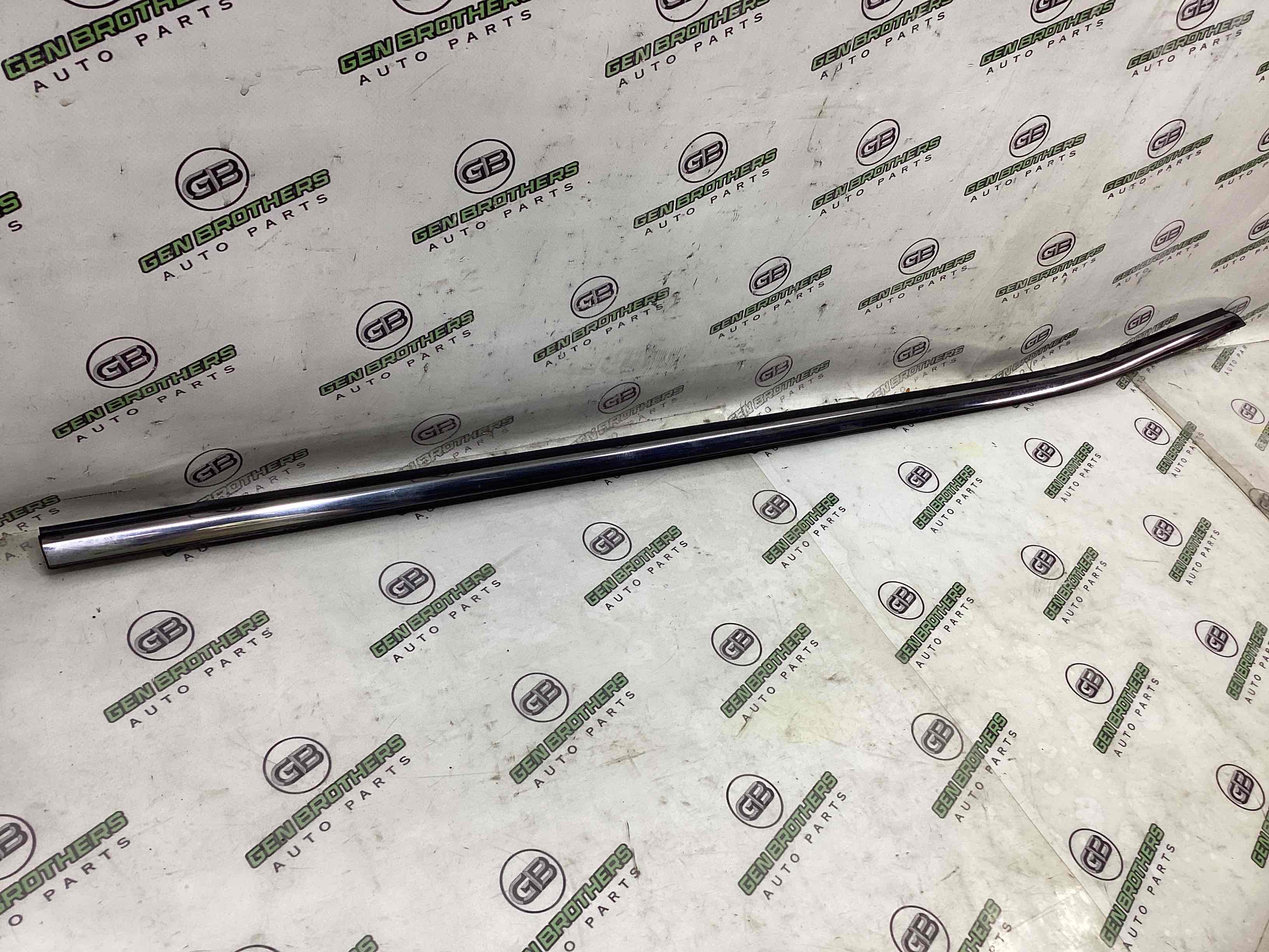 Молдинг двері передньої правої