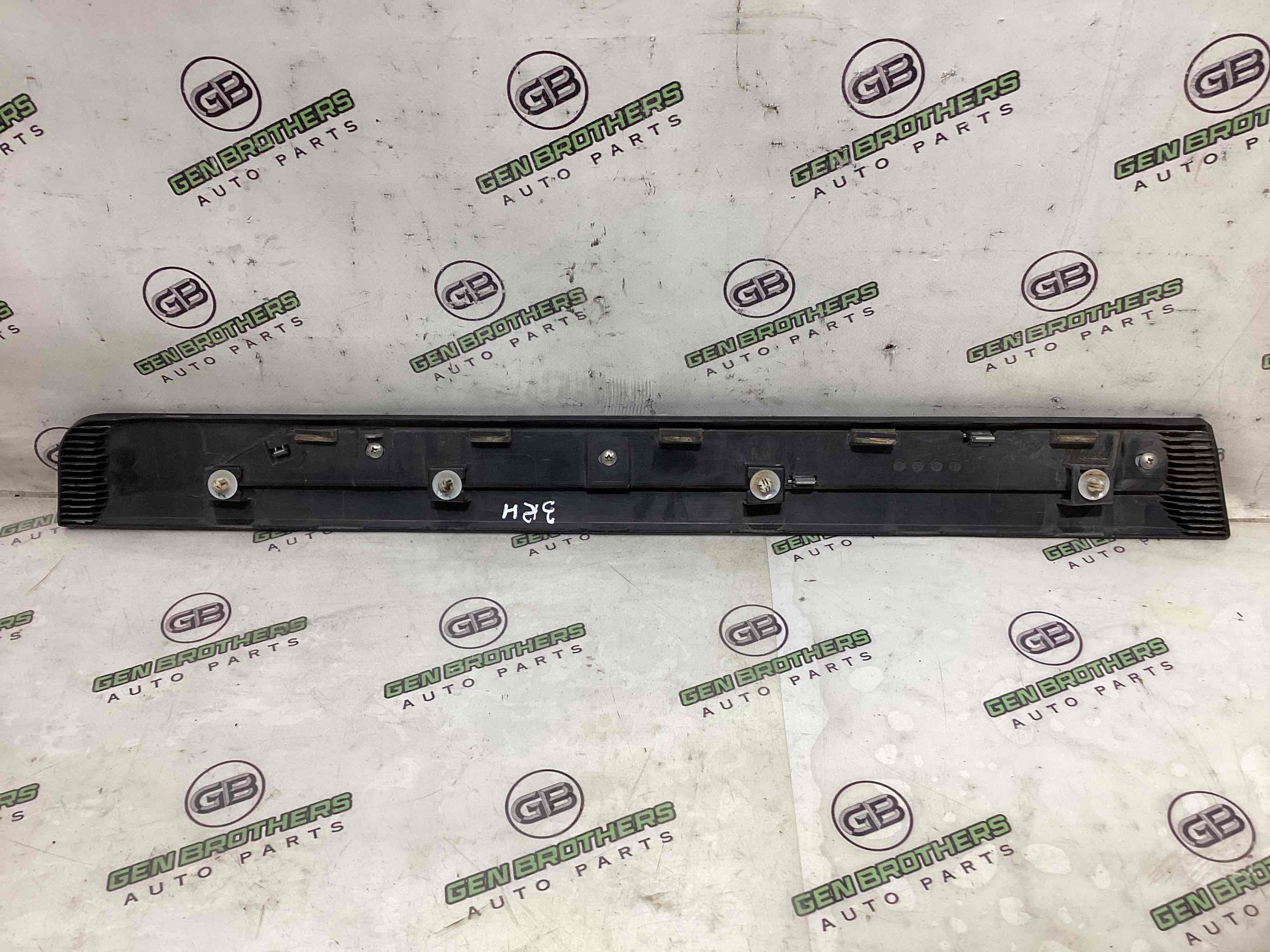 Молдинг двері задньої правої