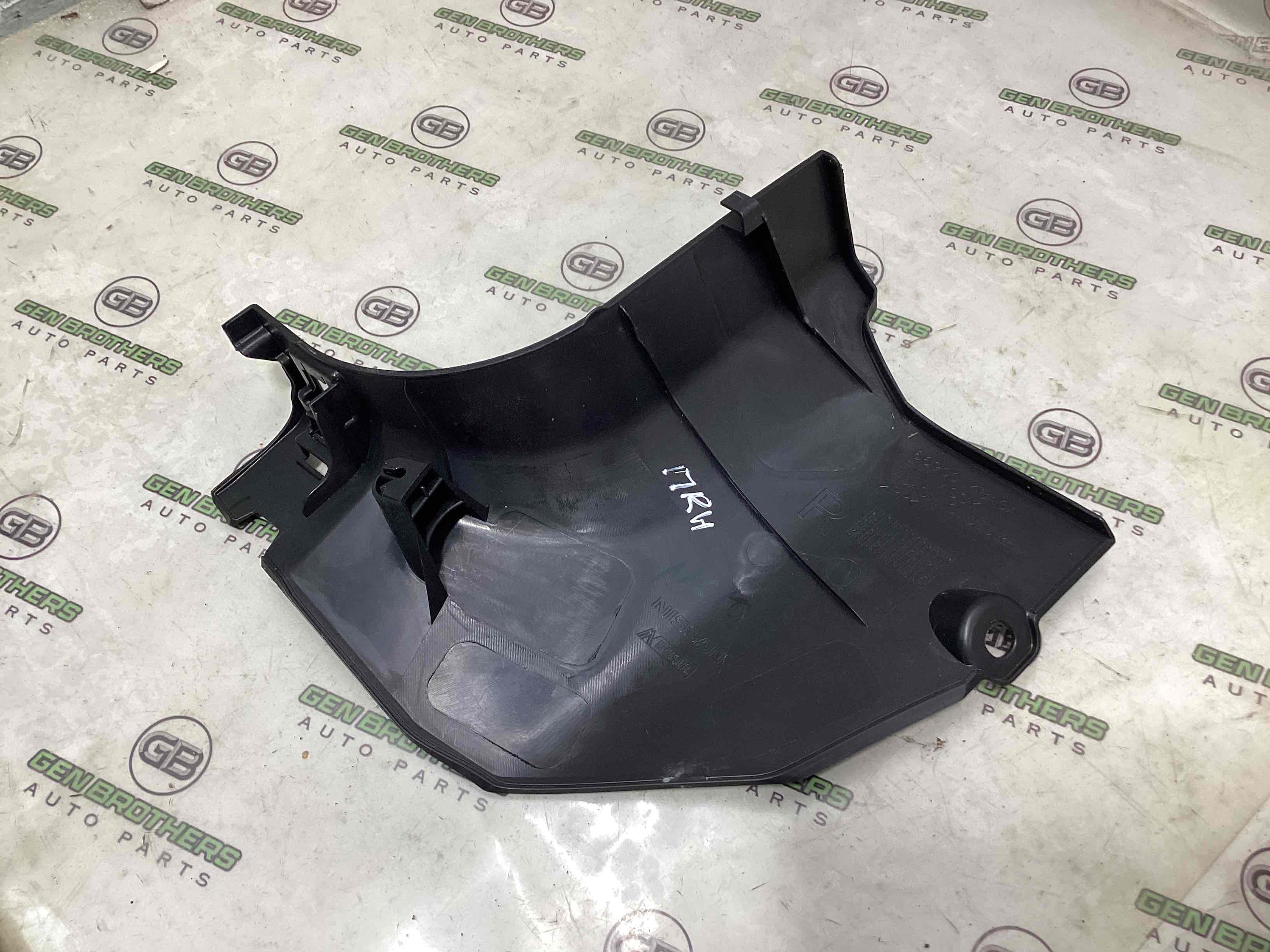 Обшивка передньої стійки права