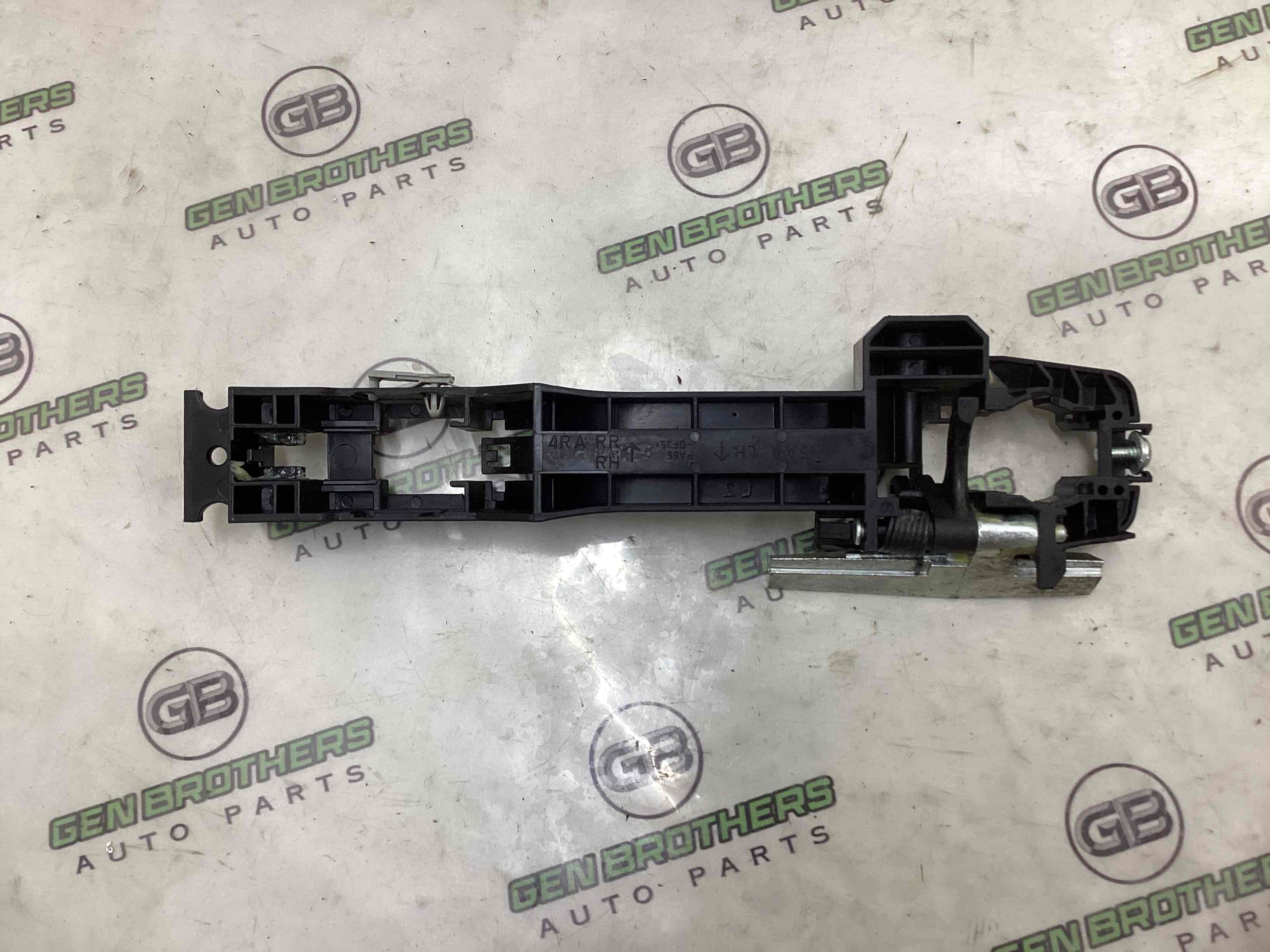 Кронштейн ручки дверей