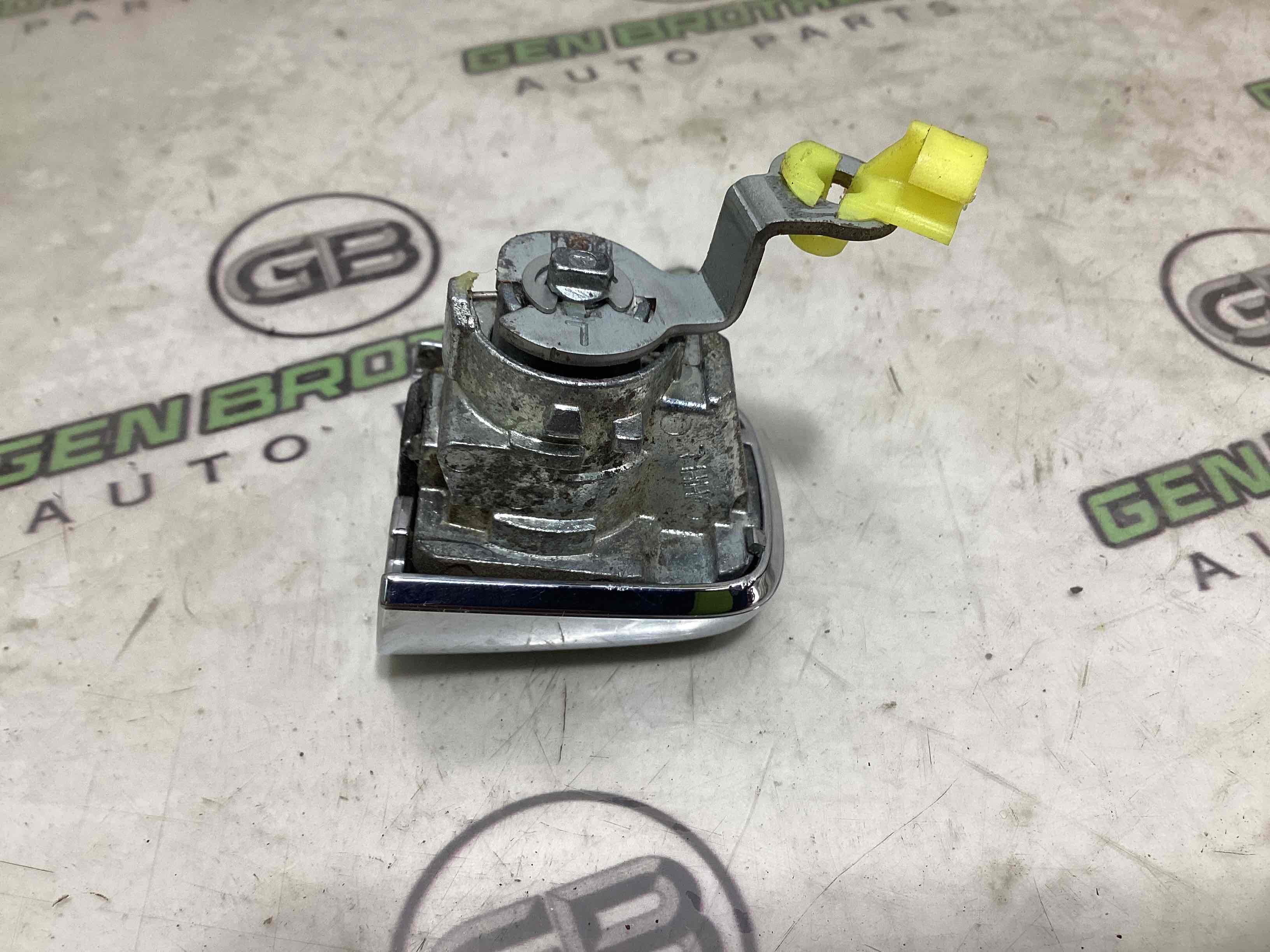 Заглушка ручки дверей