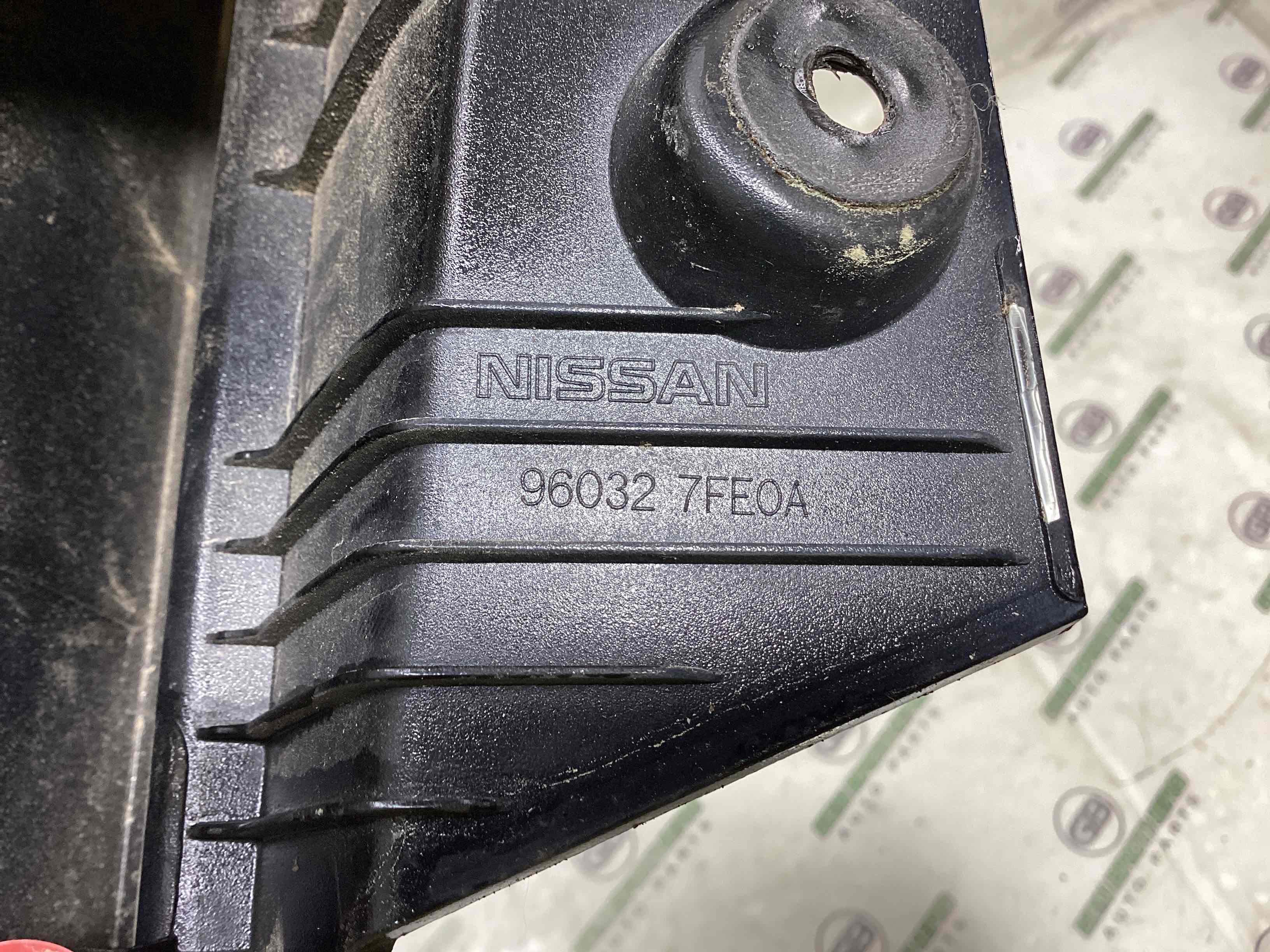 Обшивка кришки багажника