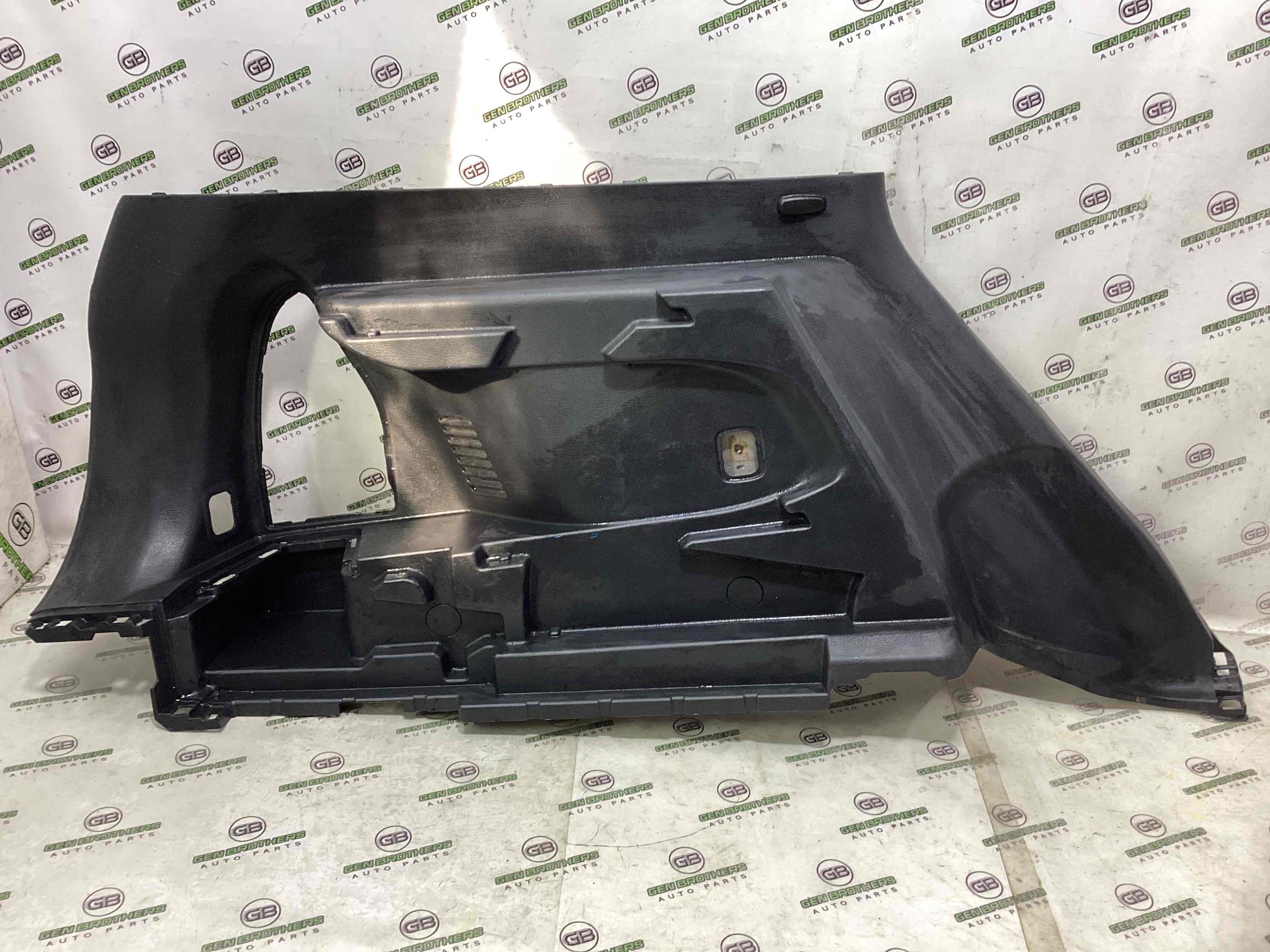 Елементи оздоблення багажника