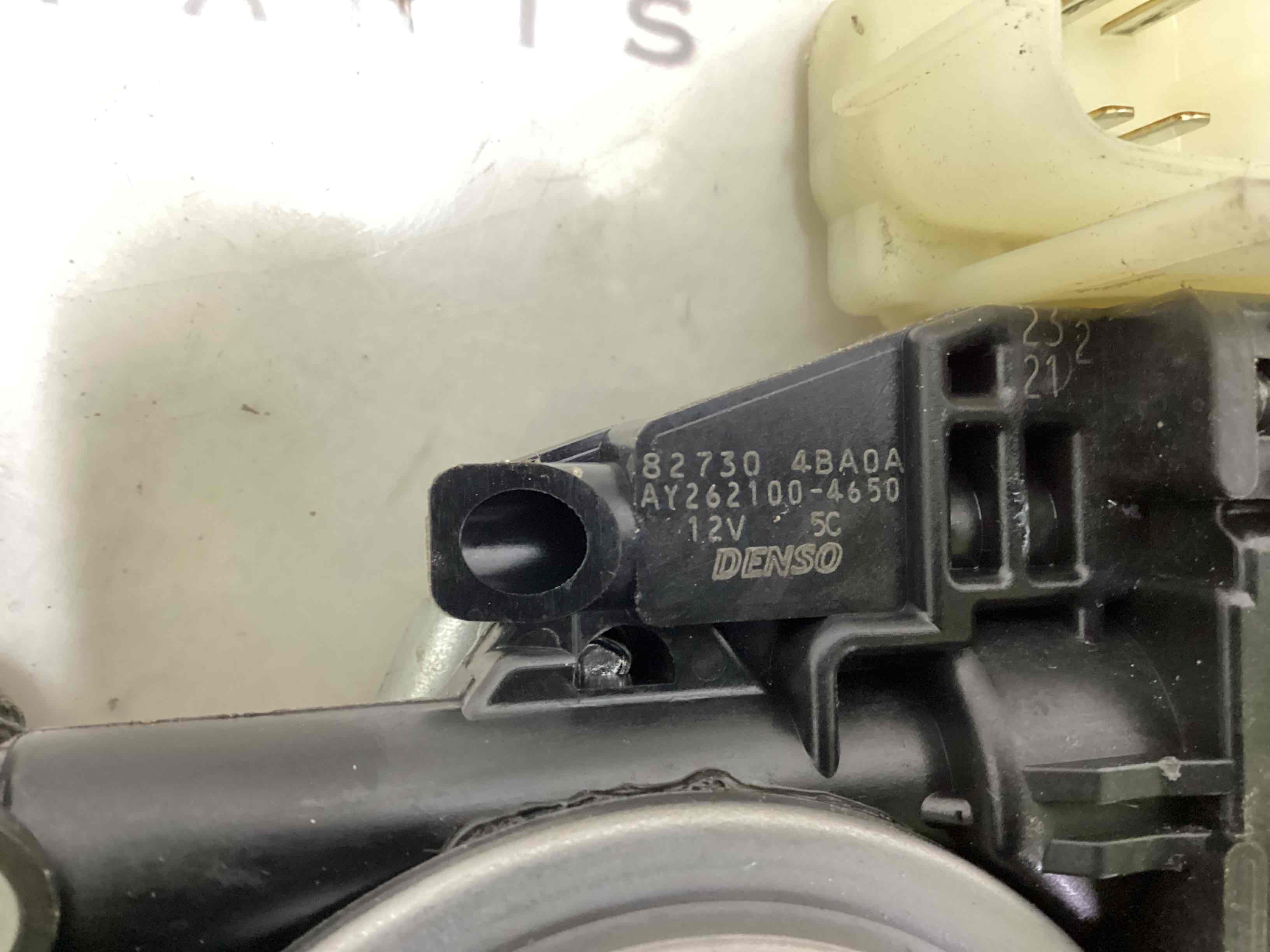 Склопідйомник задній правий