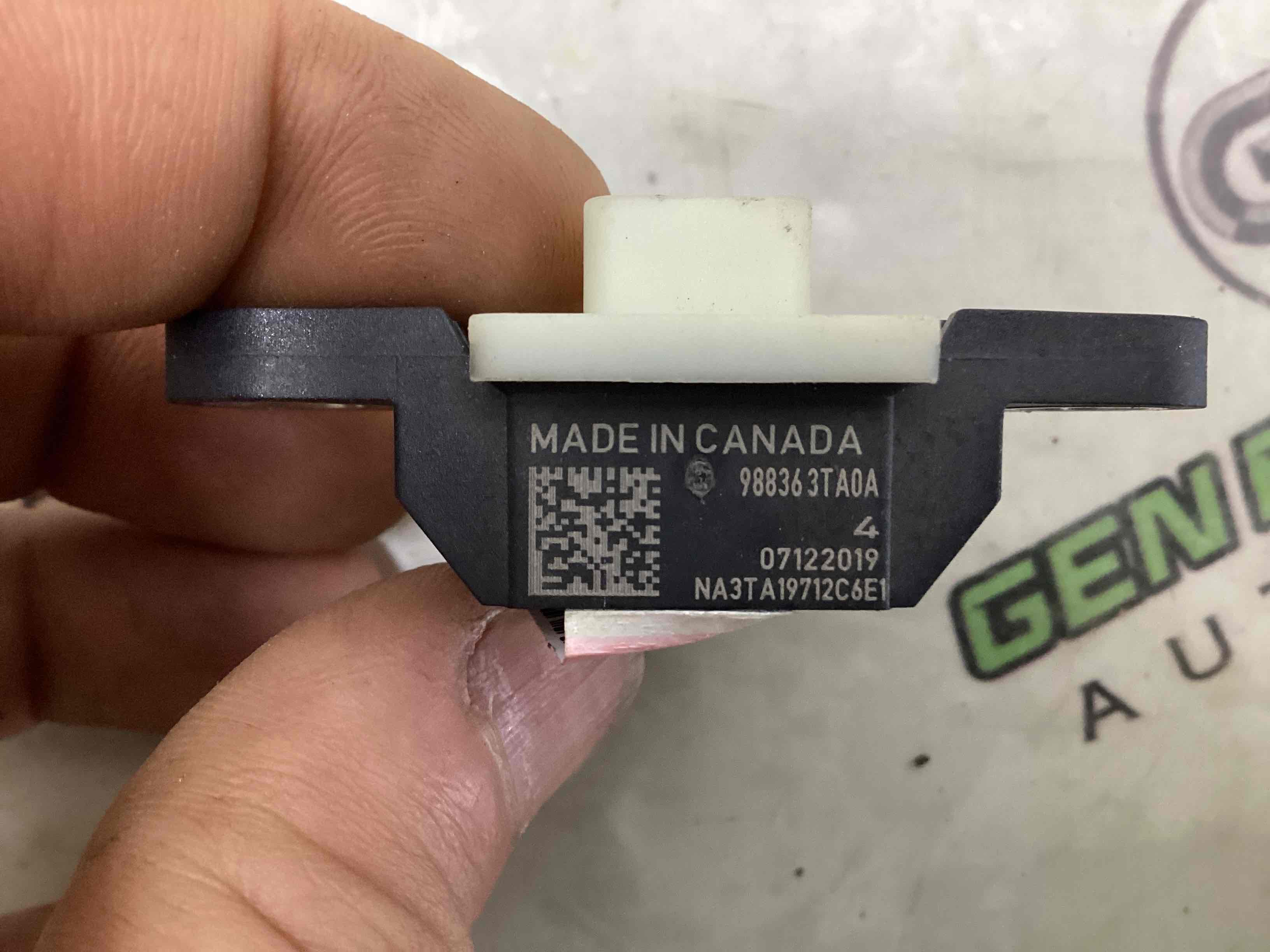 Датчик удару Airbag бічний