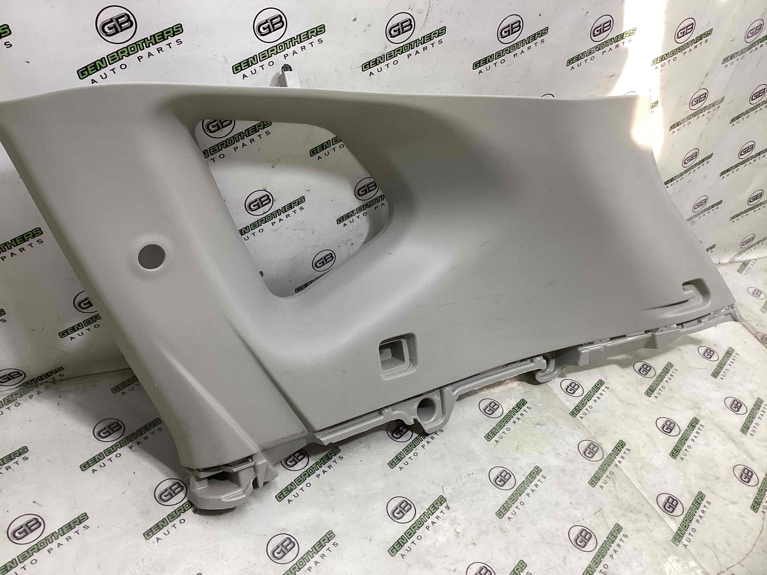 Обшивка задньої стійки права