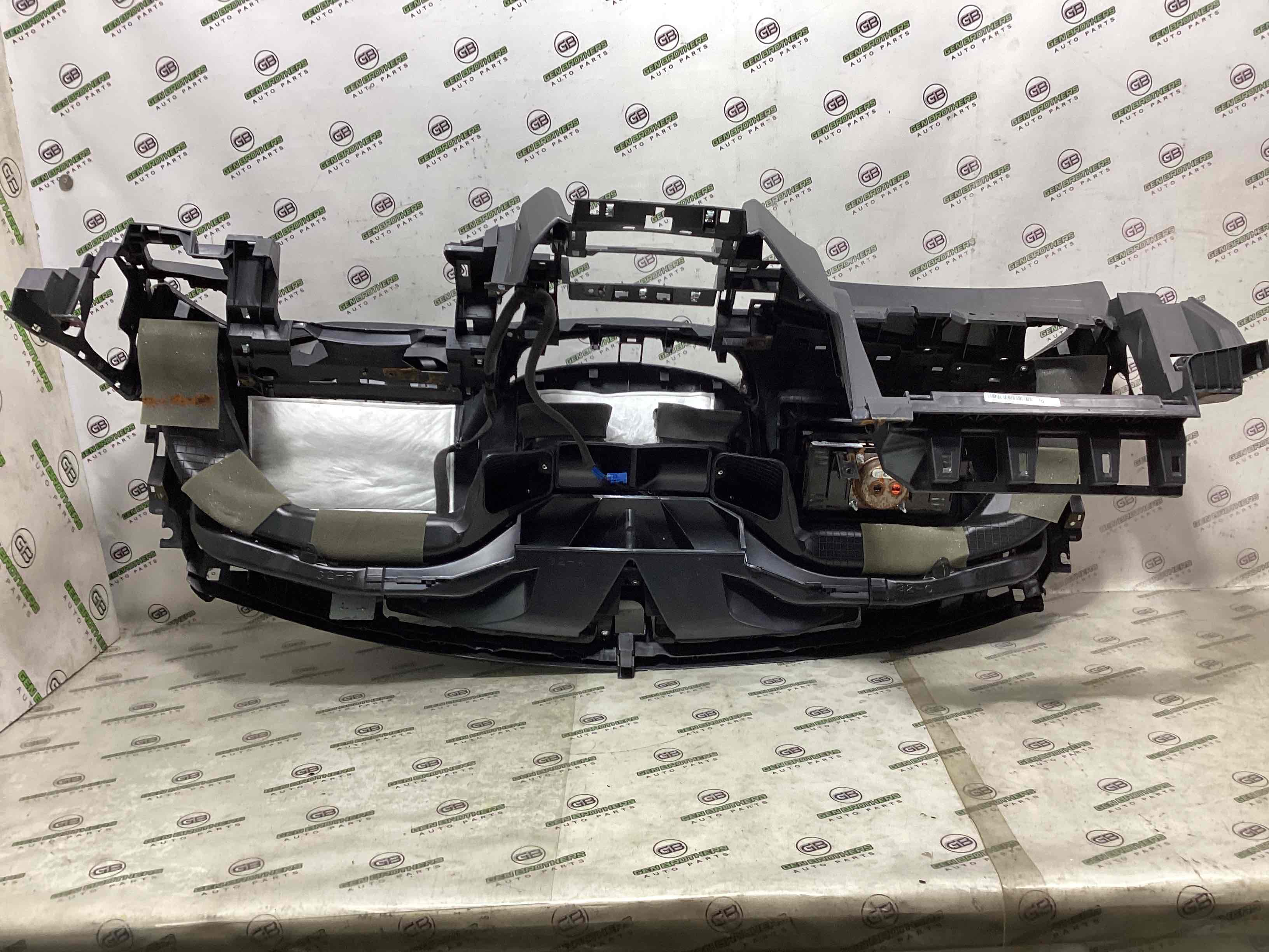 Панель передня салону торпедо