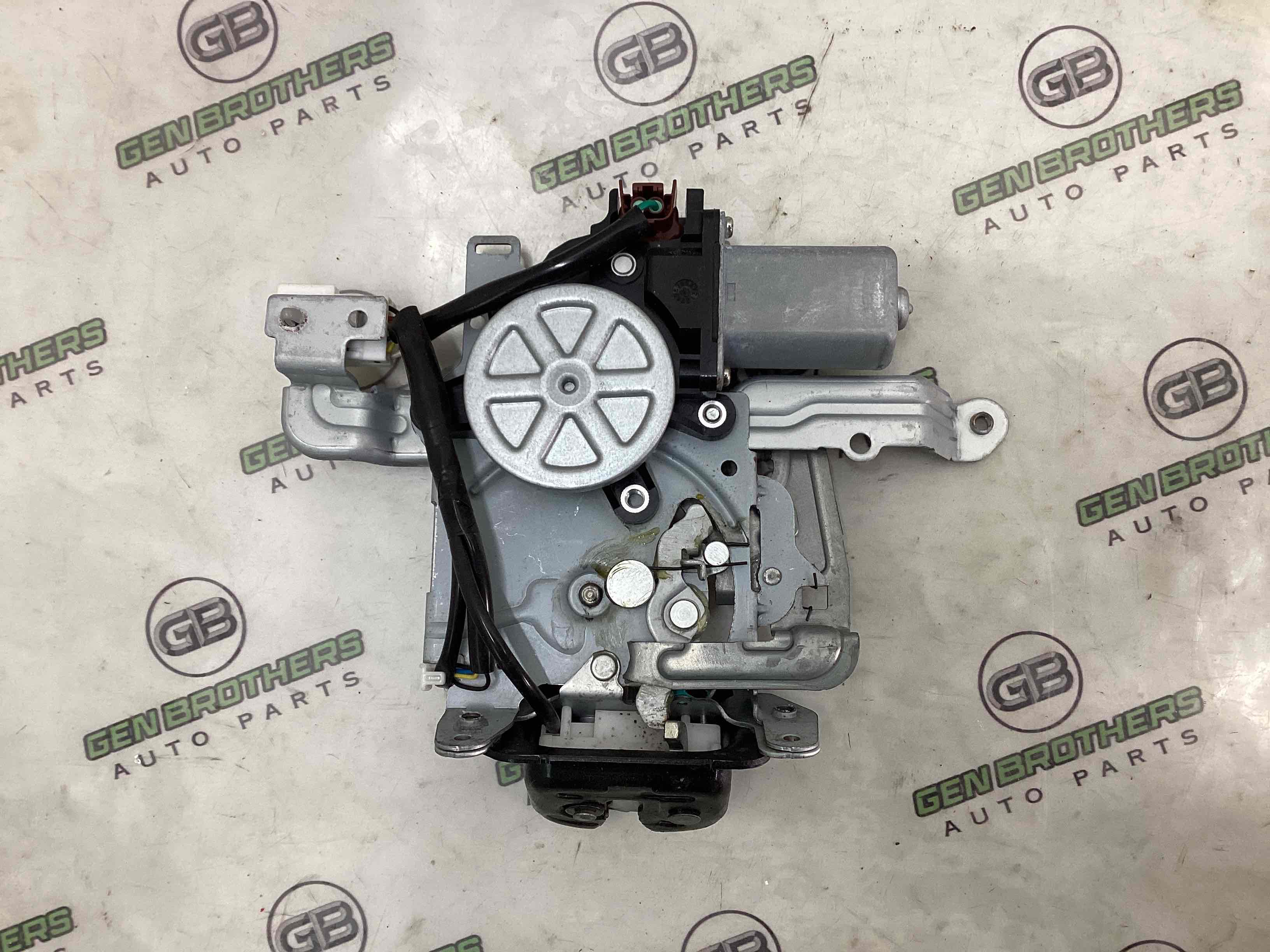 Замок багажника