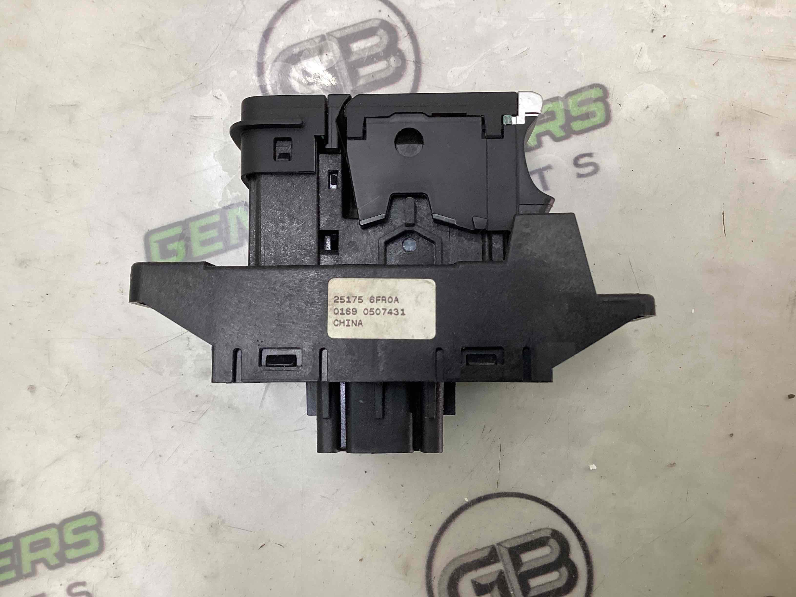 Кнопка ручного гальма ручника