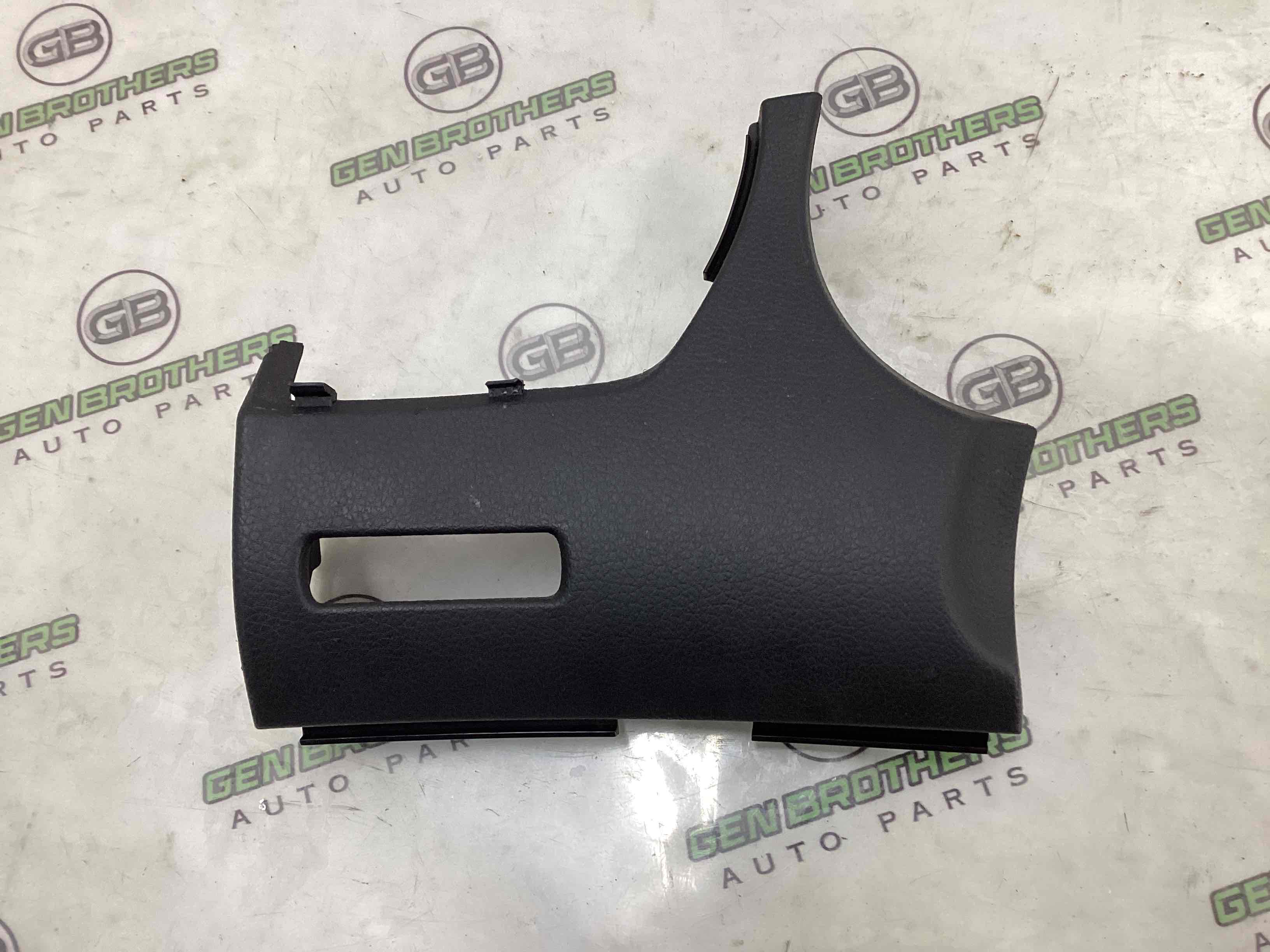 Обшивка панелі приладів торпедо