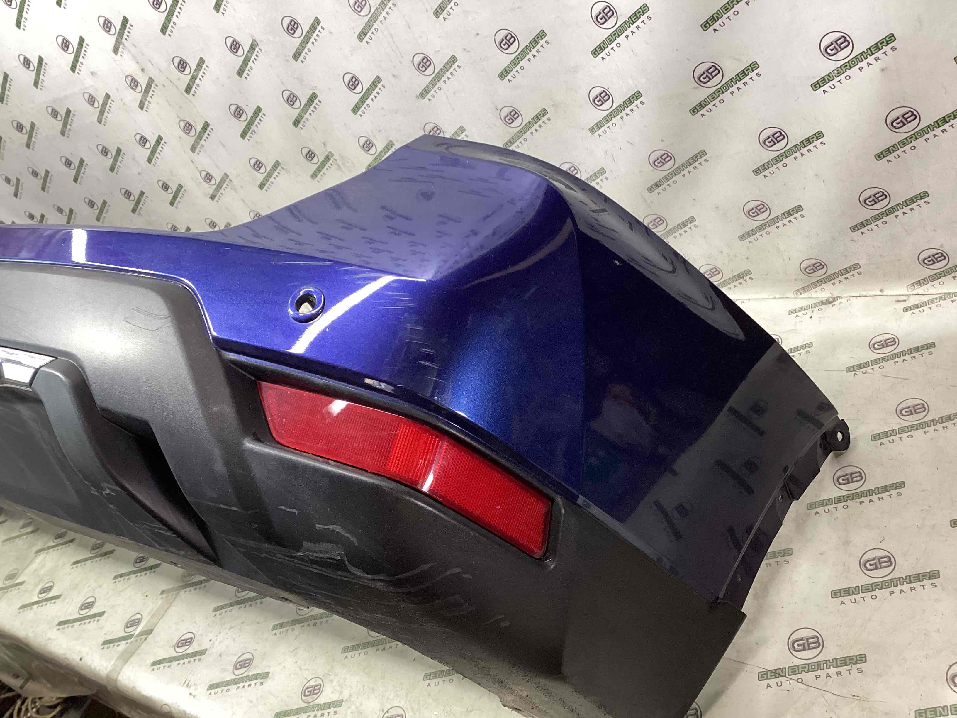 Бампер задній