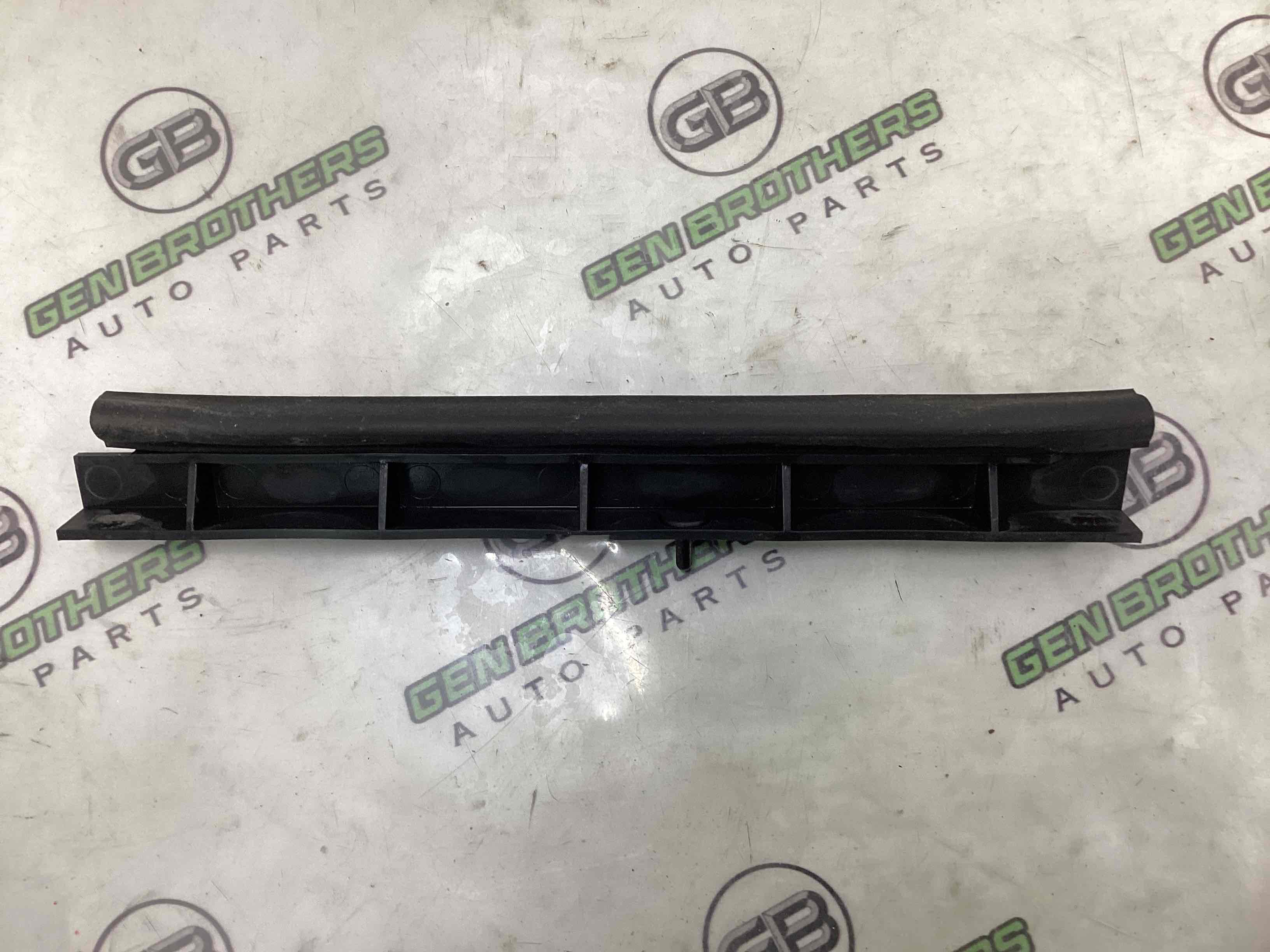 Ущільнювач капота, ізолятор, шуба