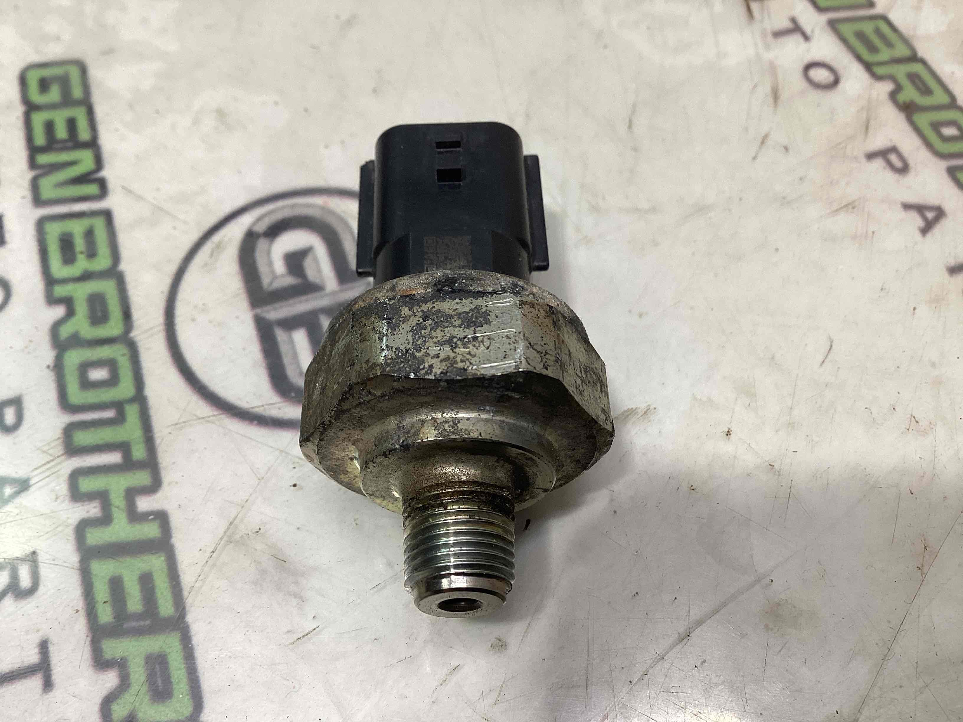 Датчик тиску олії