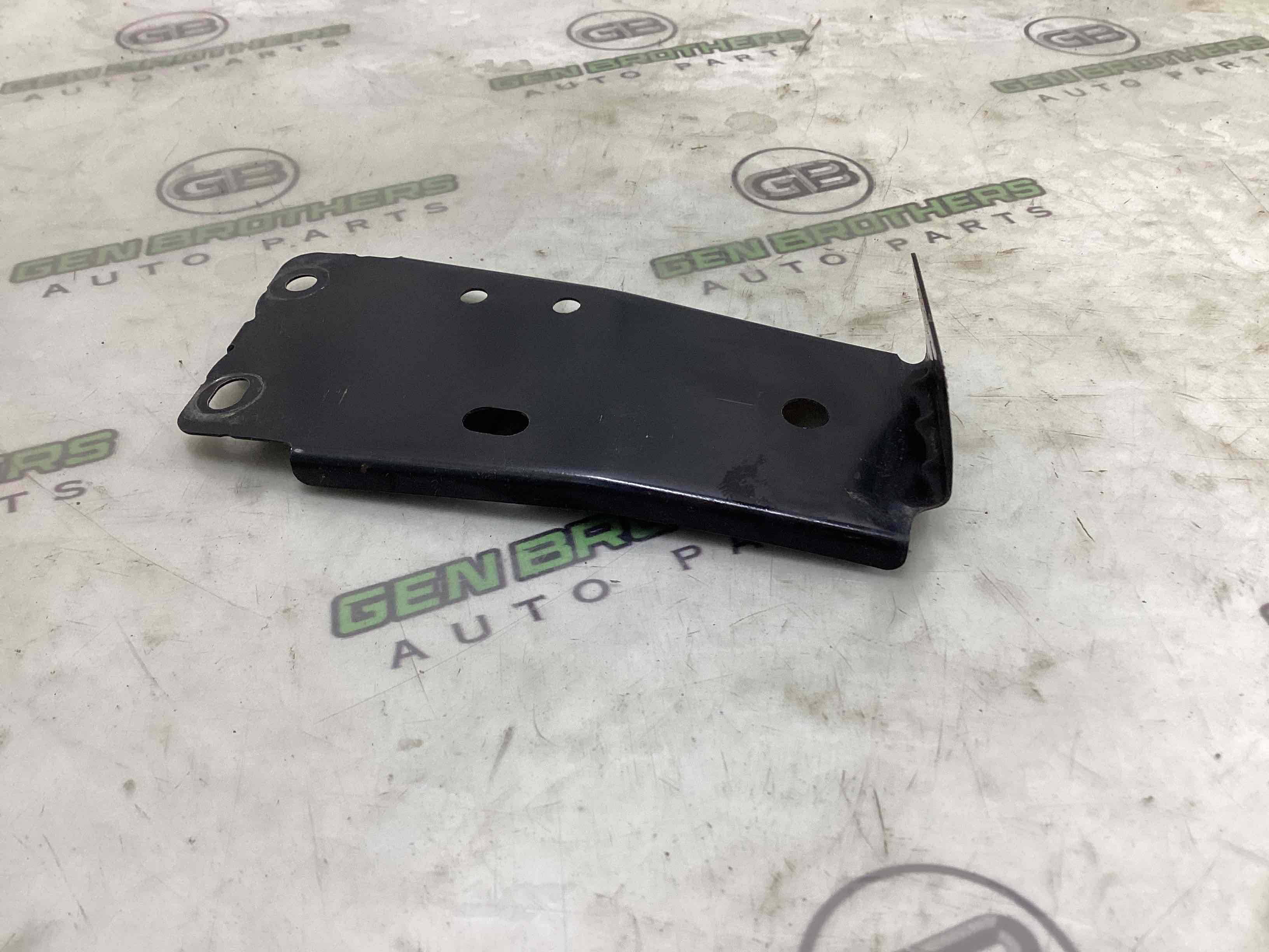 Кріплення заднього бампера ліве