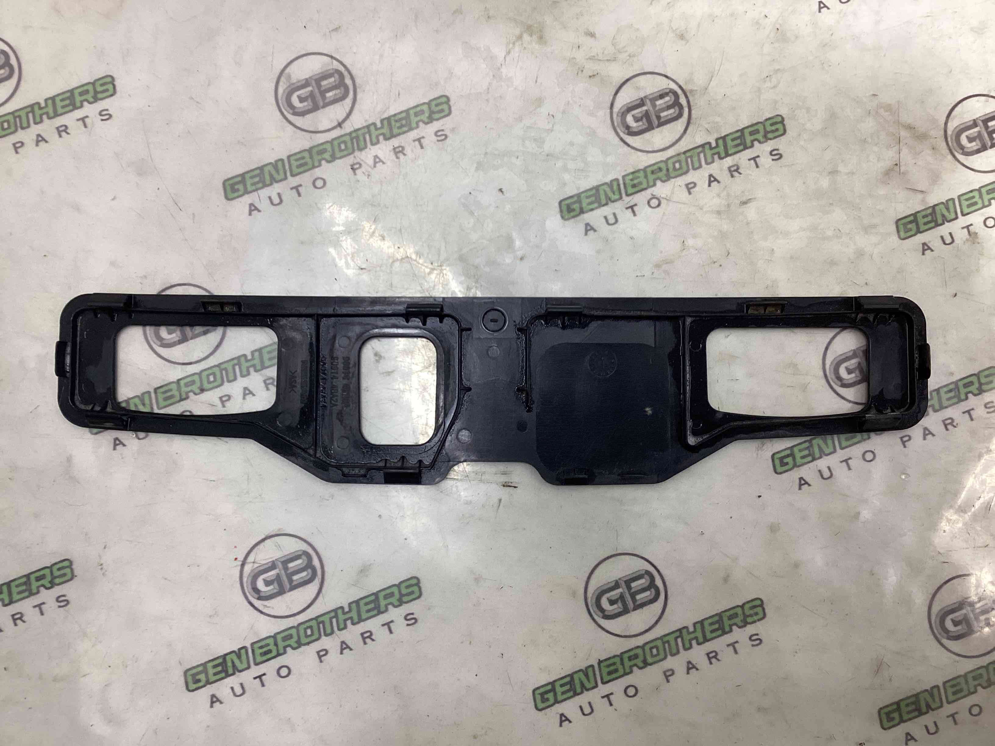 Обшивка кришки багажника