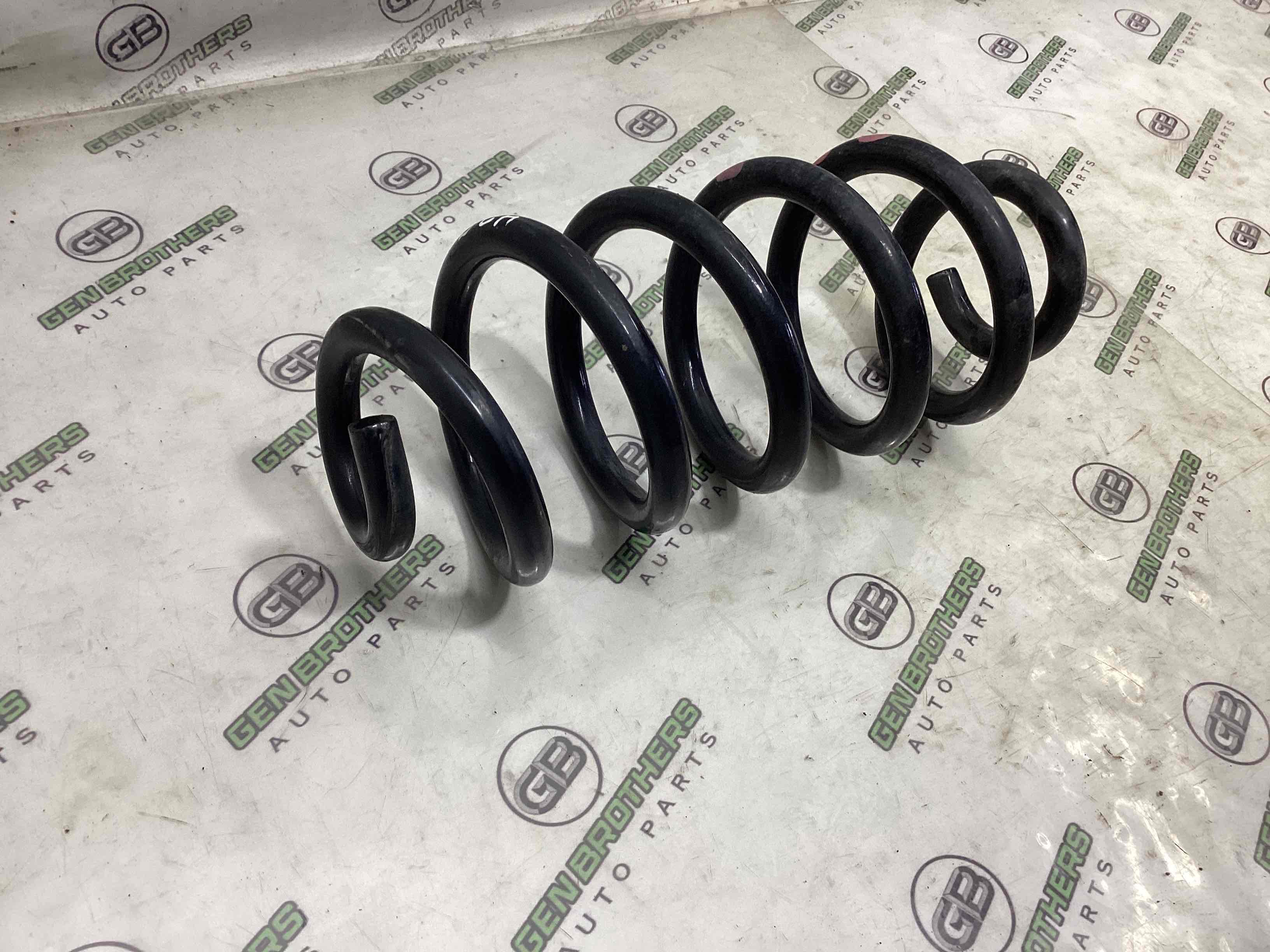 Пружина задня