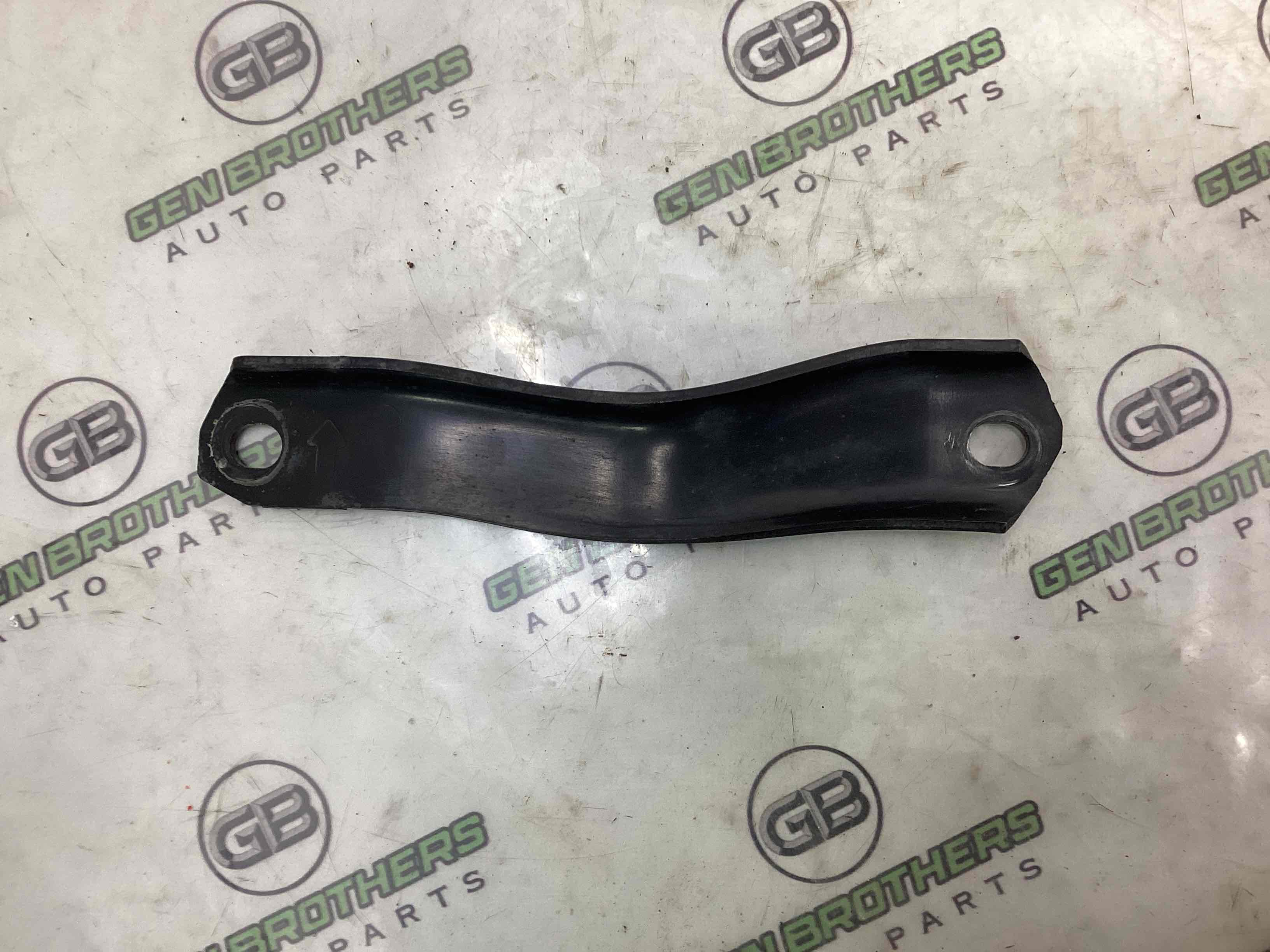 Кронштейн заднього підрамника