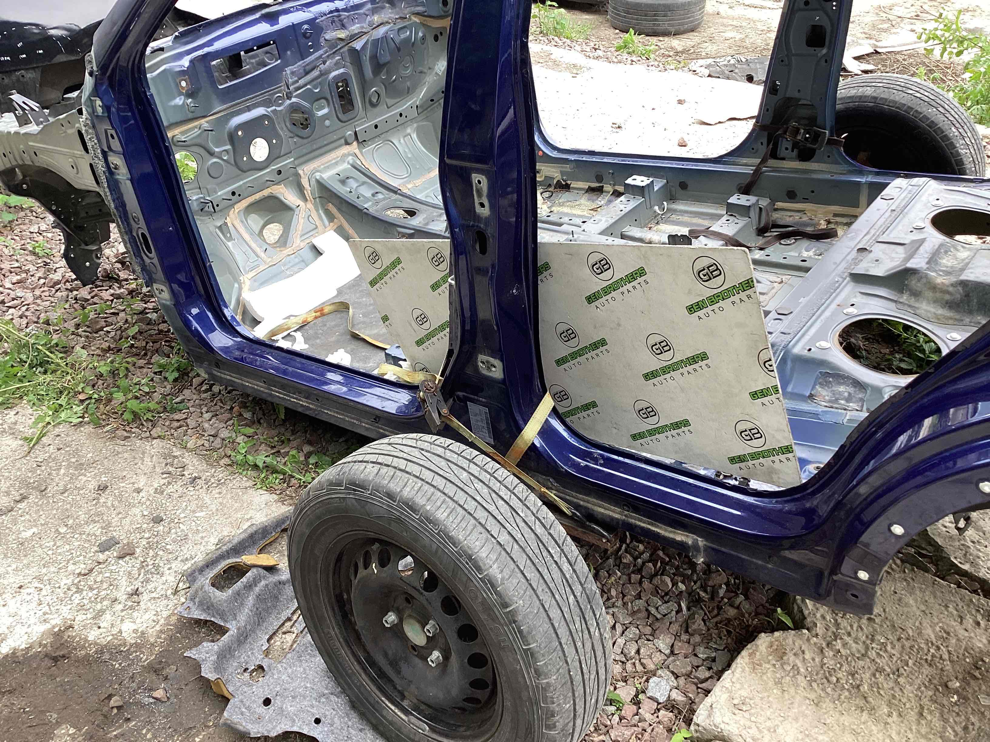 Стійки кузова та пороги