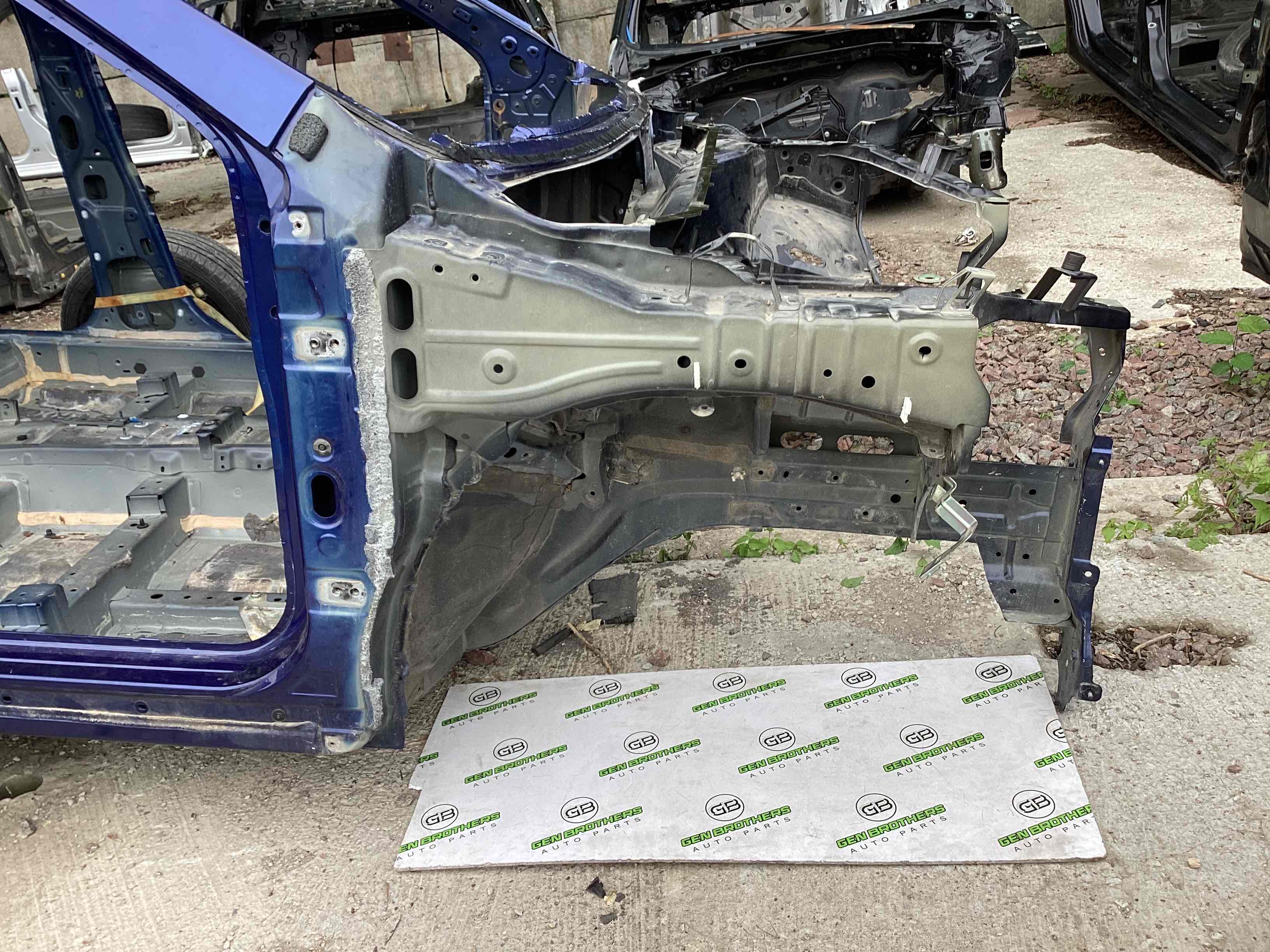 Чверть передня права