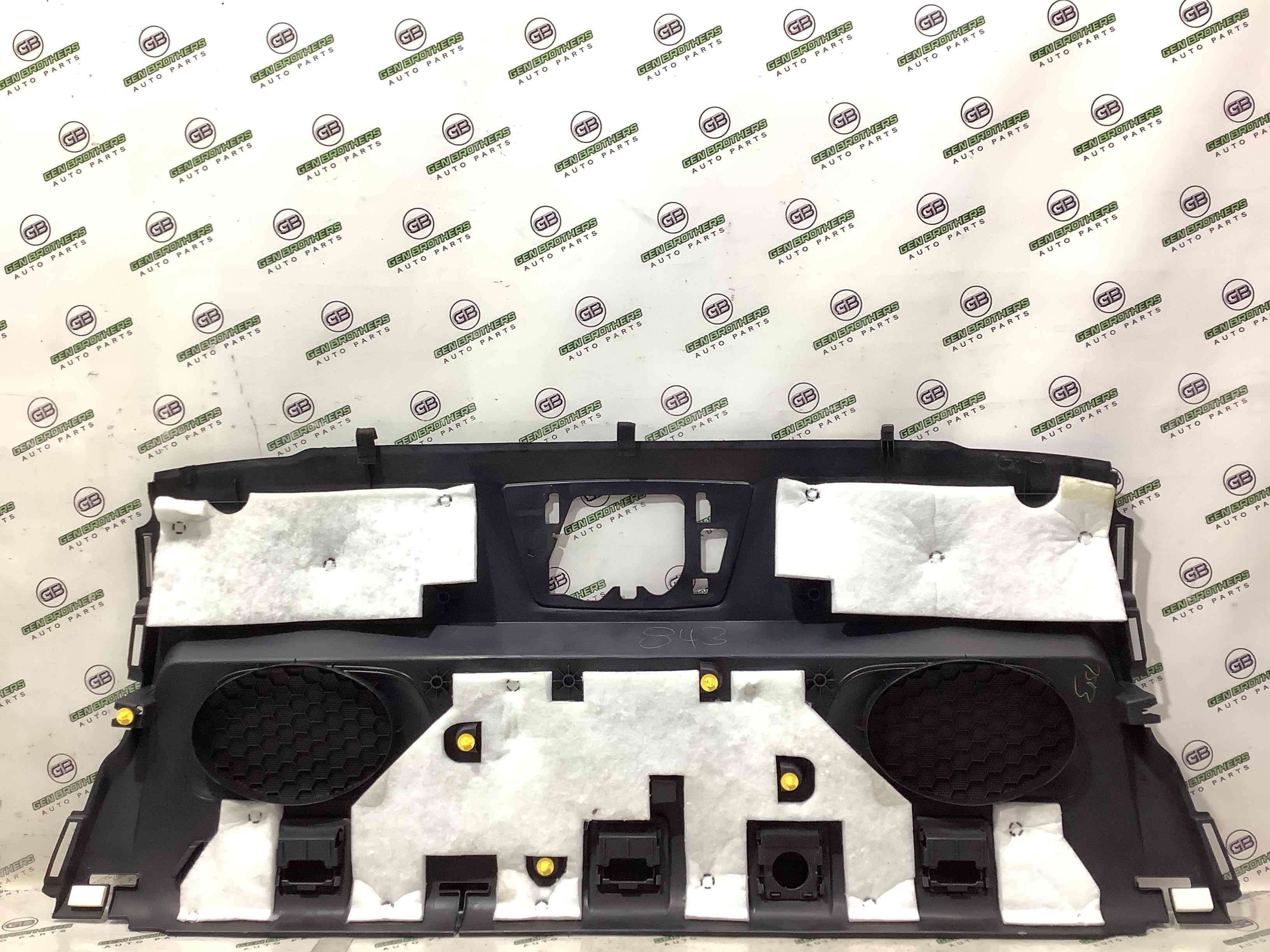 Обшивка задньої полиці