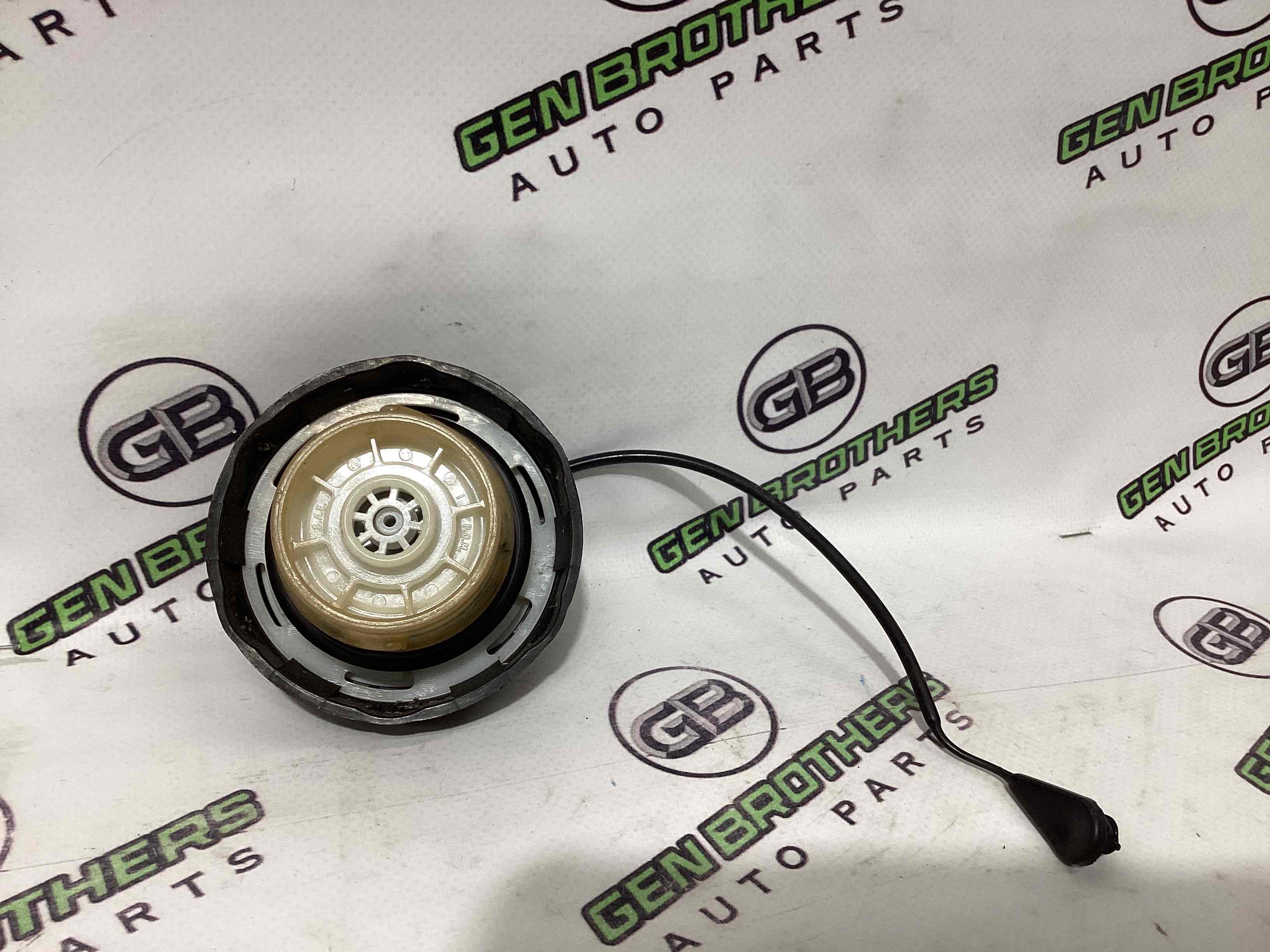 Корок бака, кришка заливної горловини, дотяжка