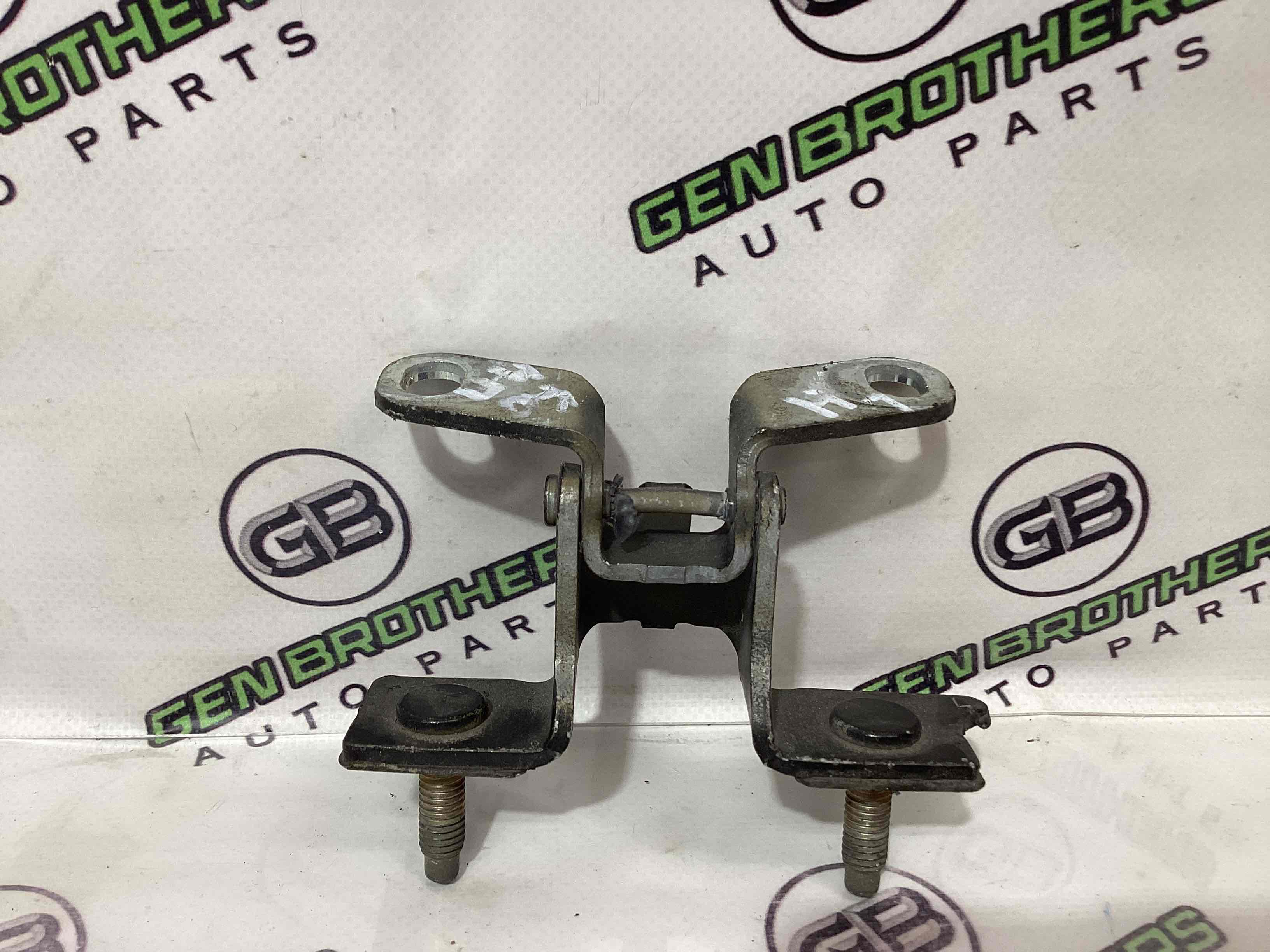 Петля кришки багажника, двері багажника