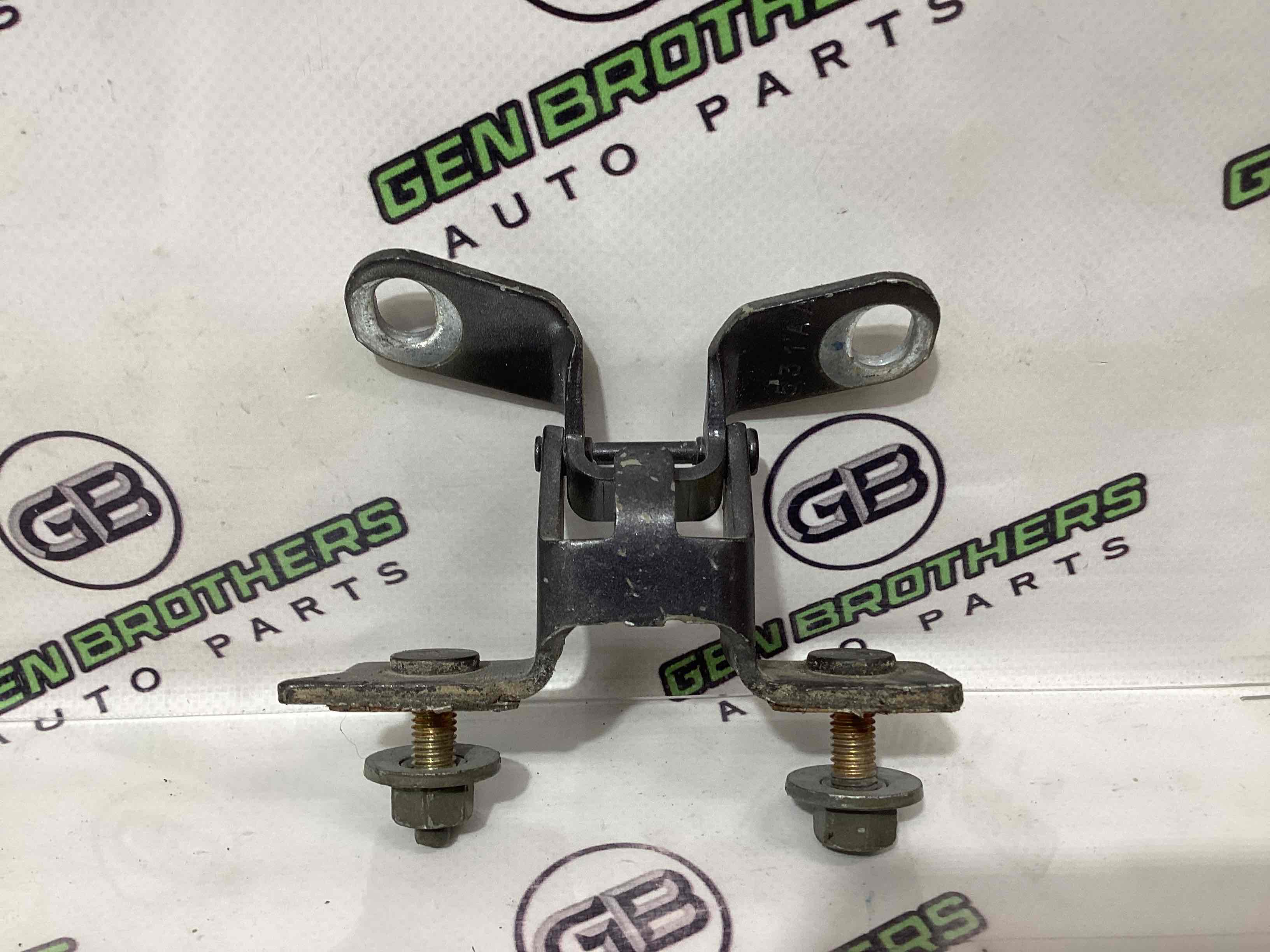 Петля кришки багажника, двері багажника