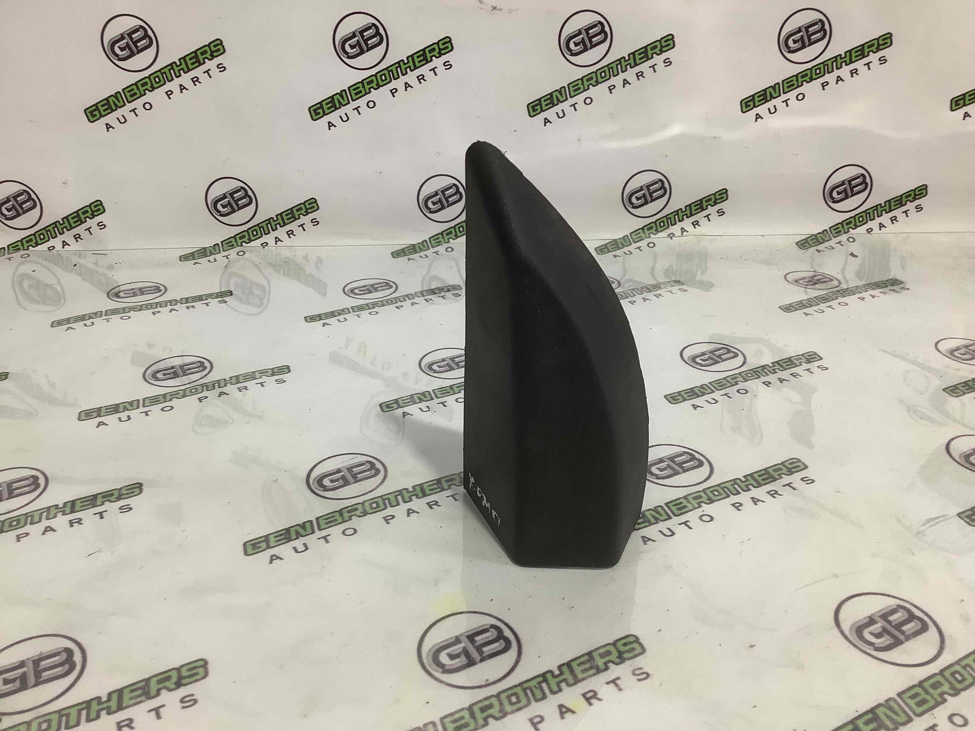 Корпус, накладка, кріплення лівого дзеркала