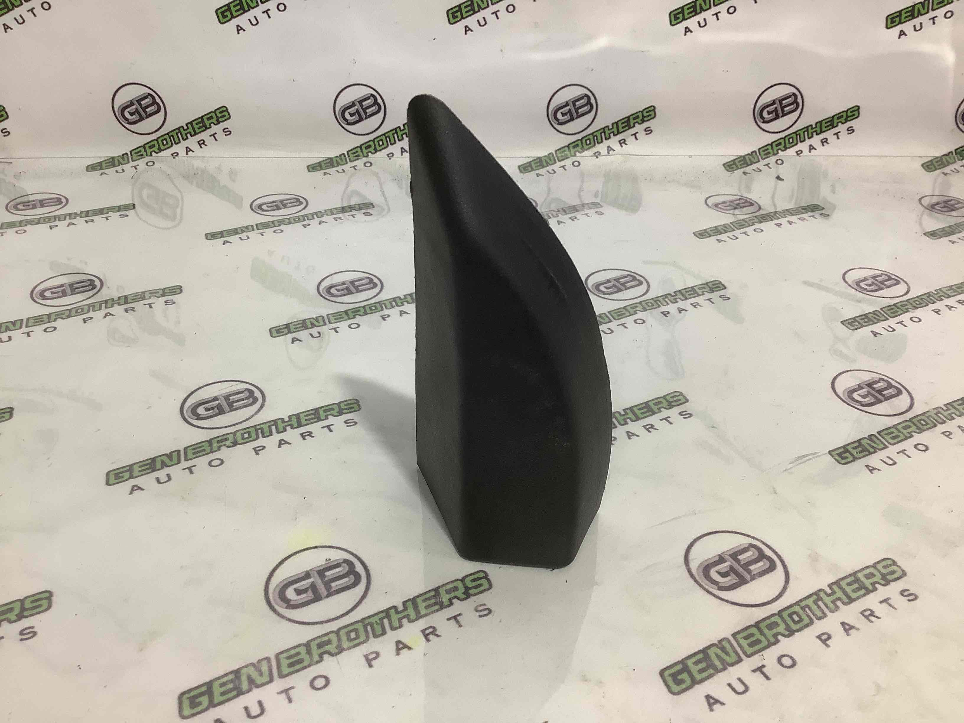 Корпус, накладка, кріплення лівого дзеркала