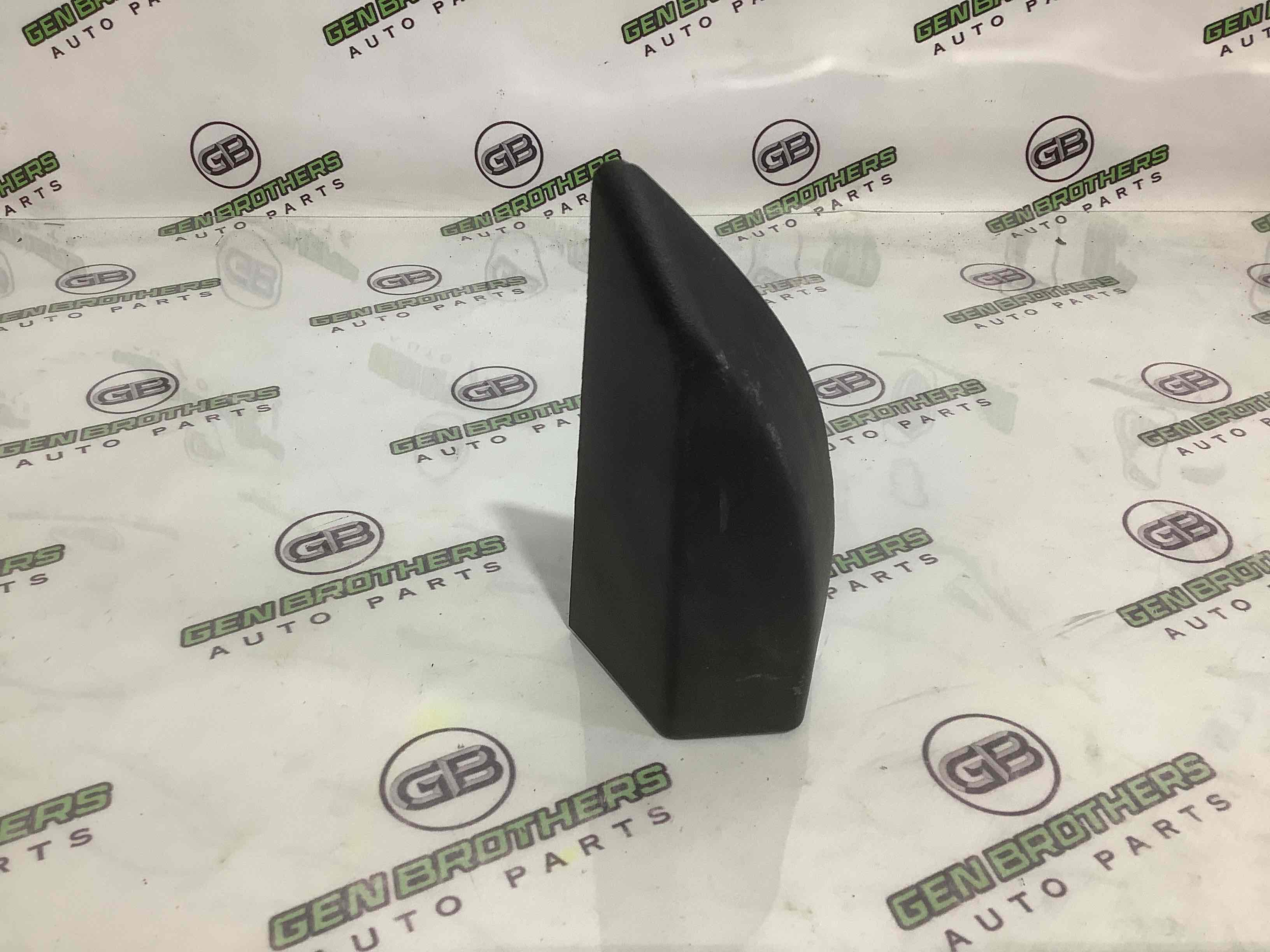 Корпус, накладка, кріплення лівого дзеркала