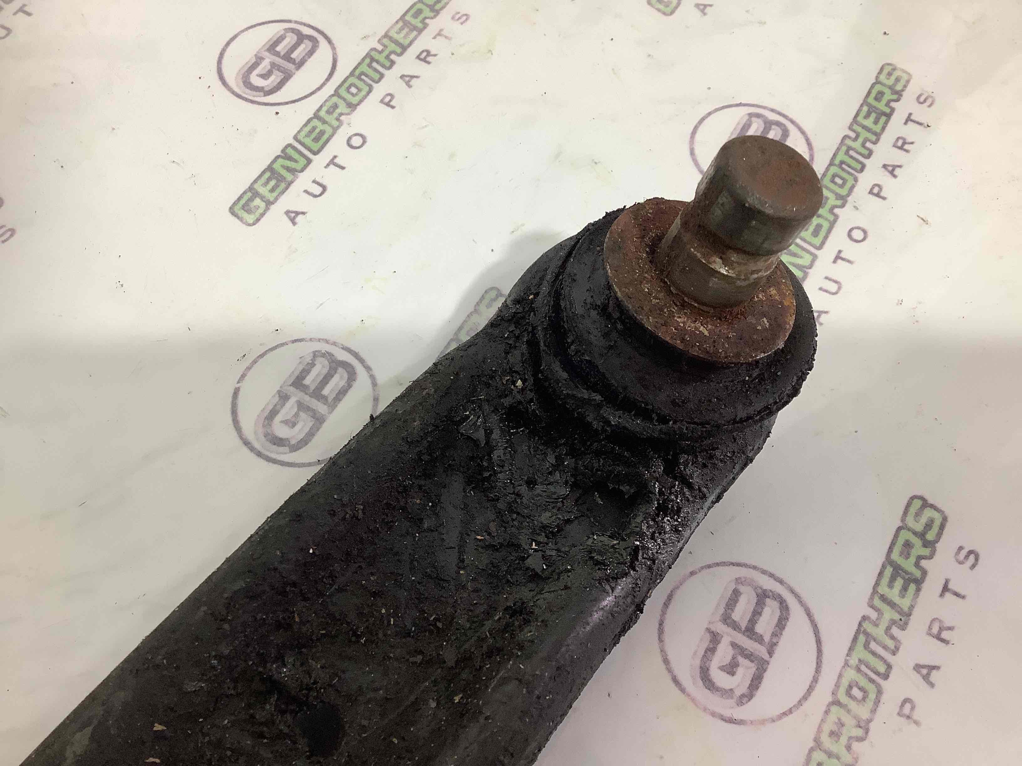 Важіль передній правий