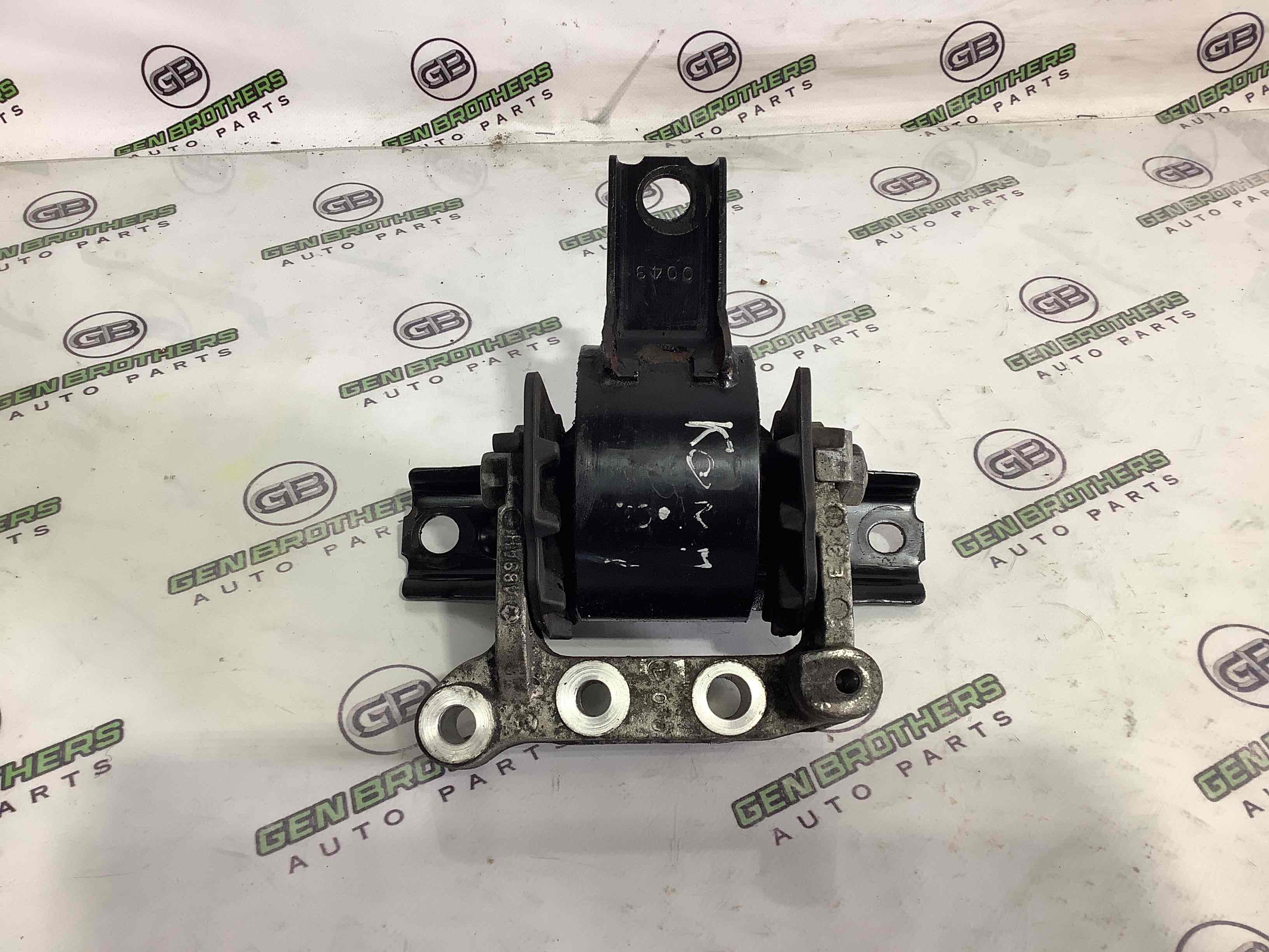 Подушка кріплення двигуна