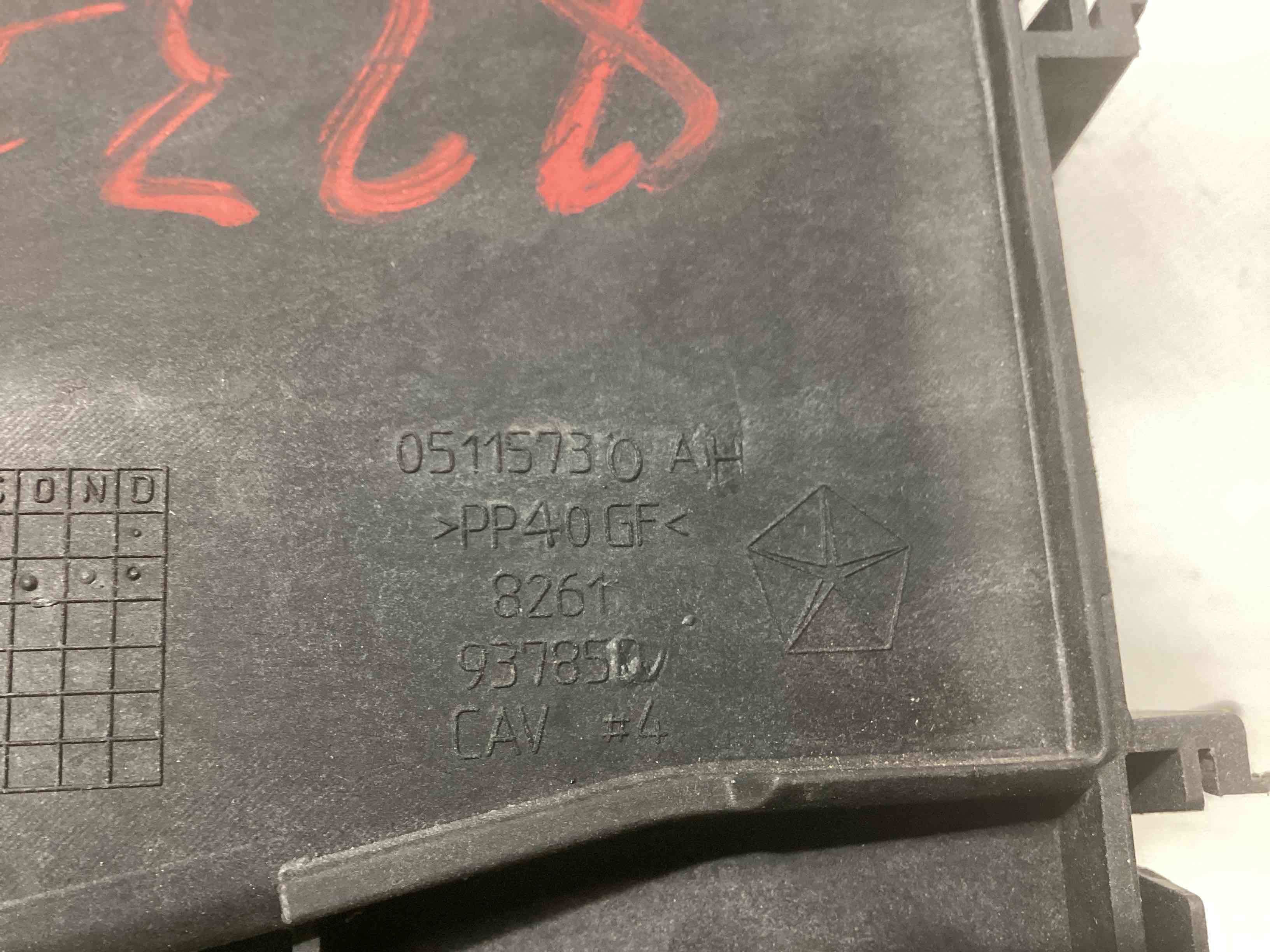 Полиця акумулятора, кришка, кріплення майданчик АКБ