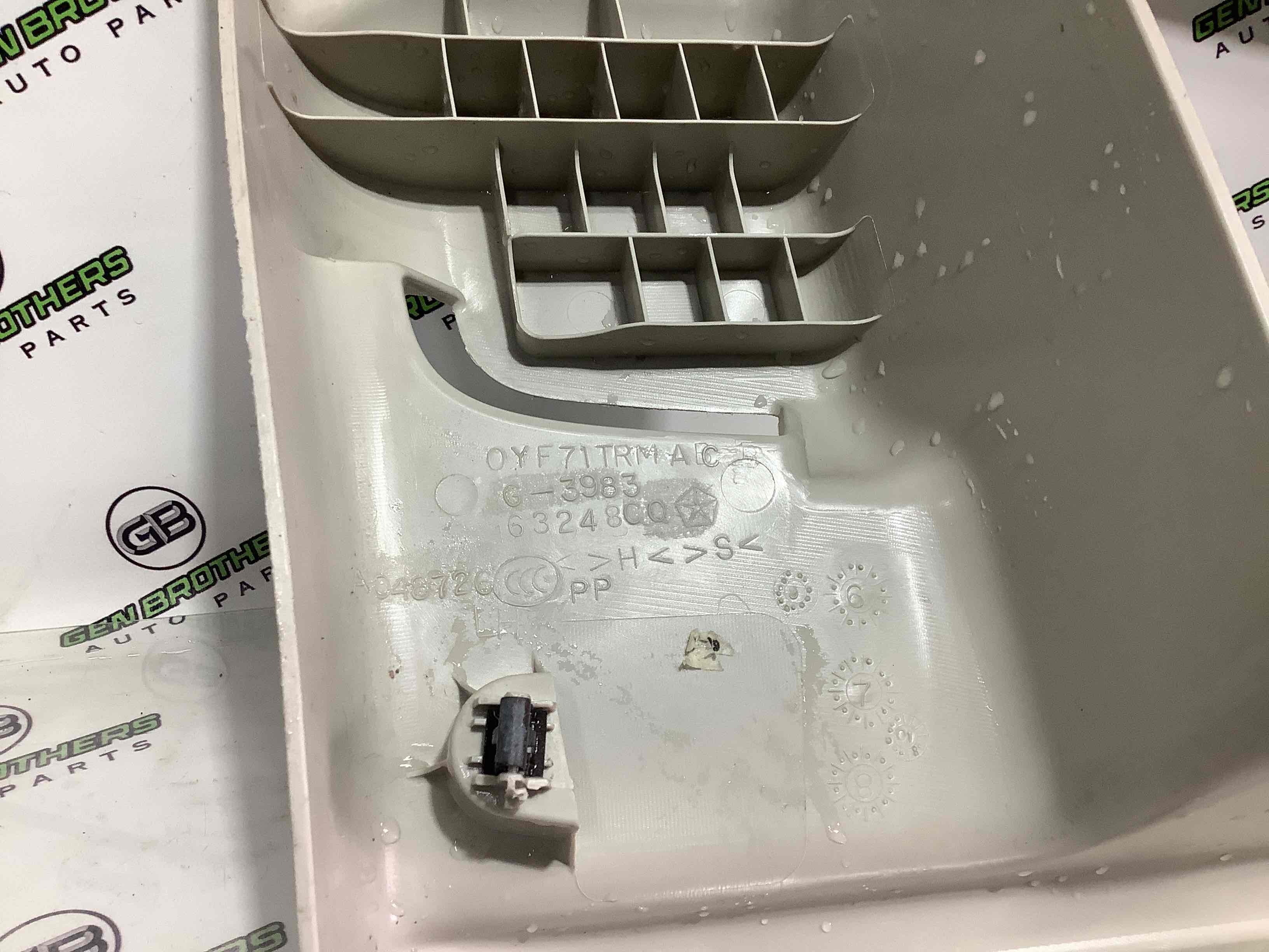 Обшивка задньої стійки ліва