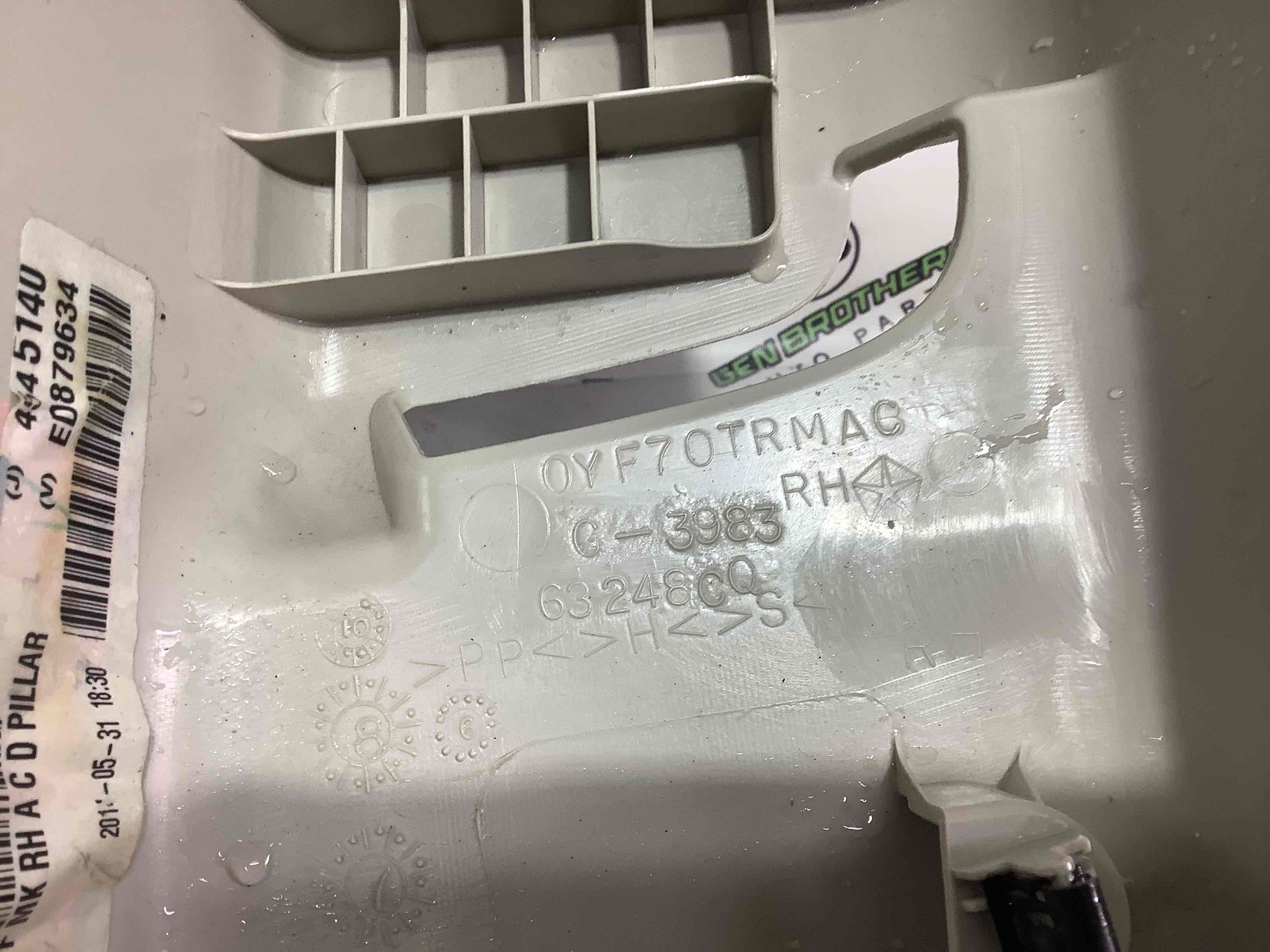 Обшивка задньої стійки права