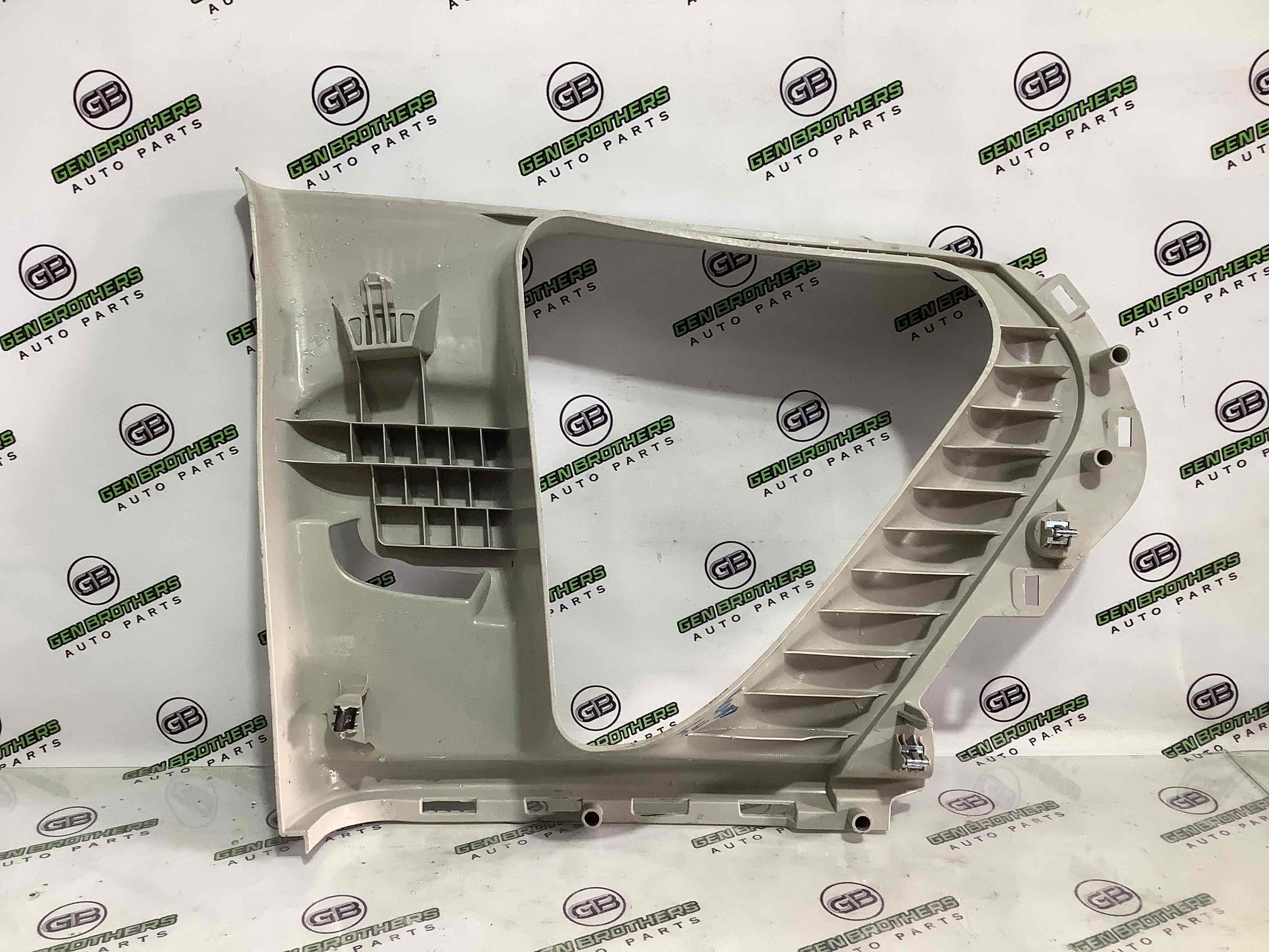 Обшивка задньої стійки ліва