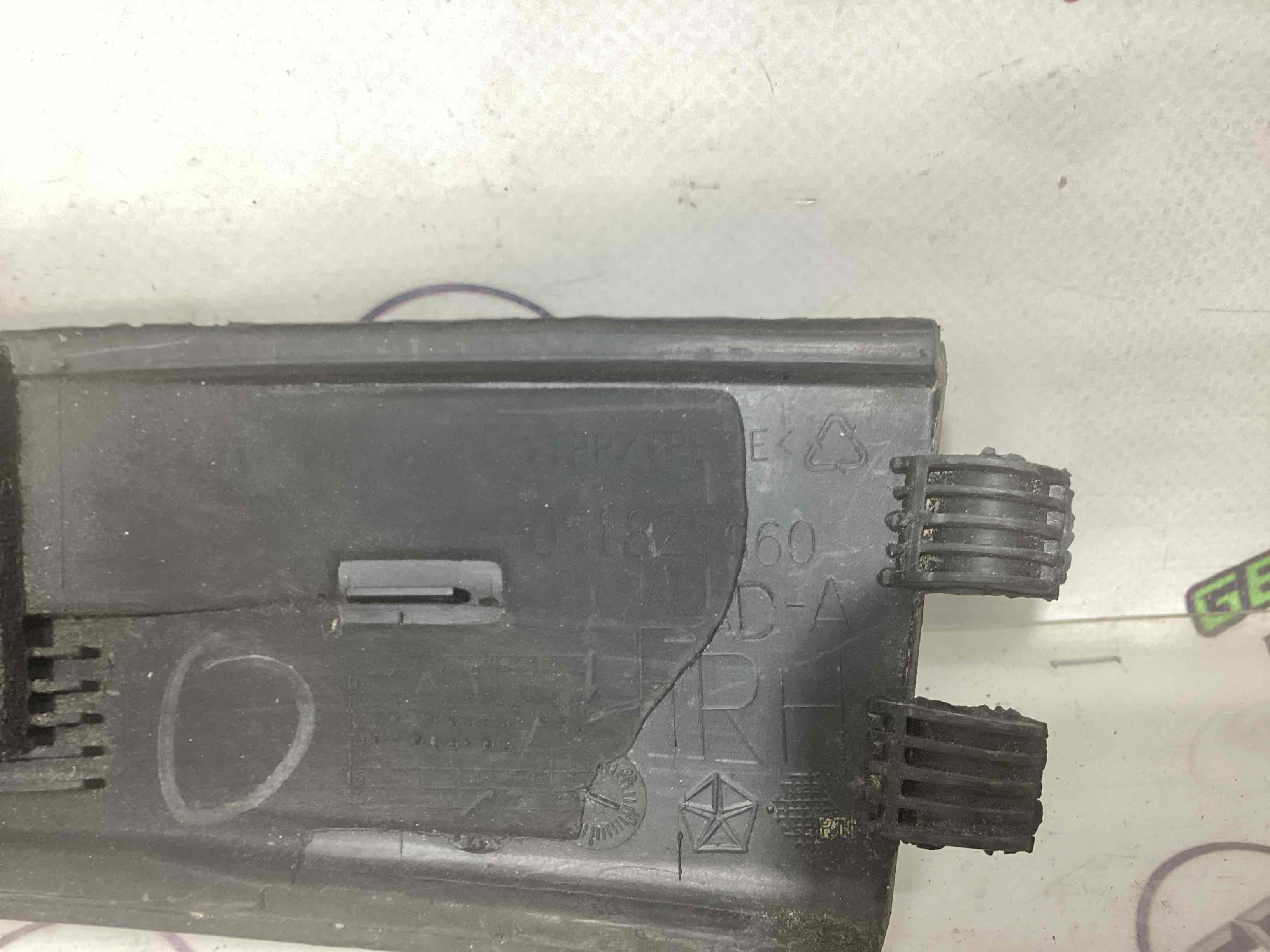 Молдинг лобового скла