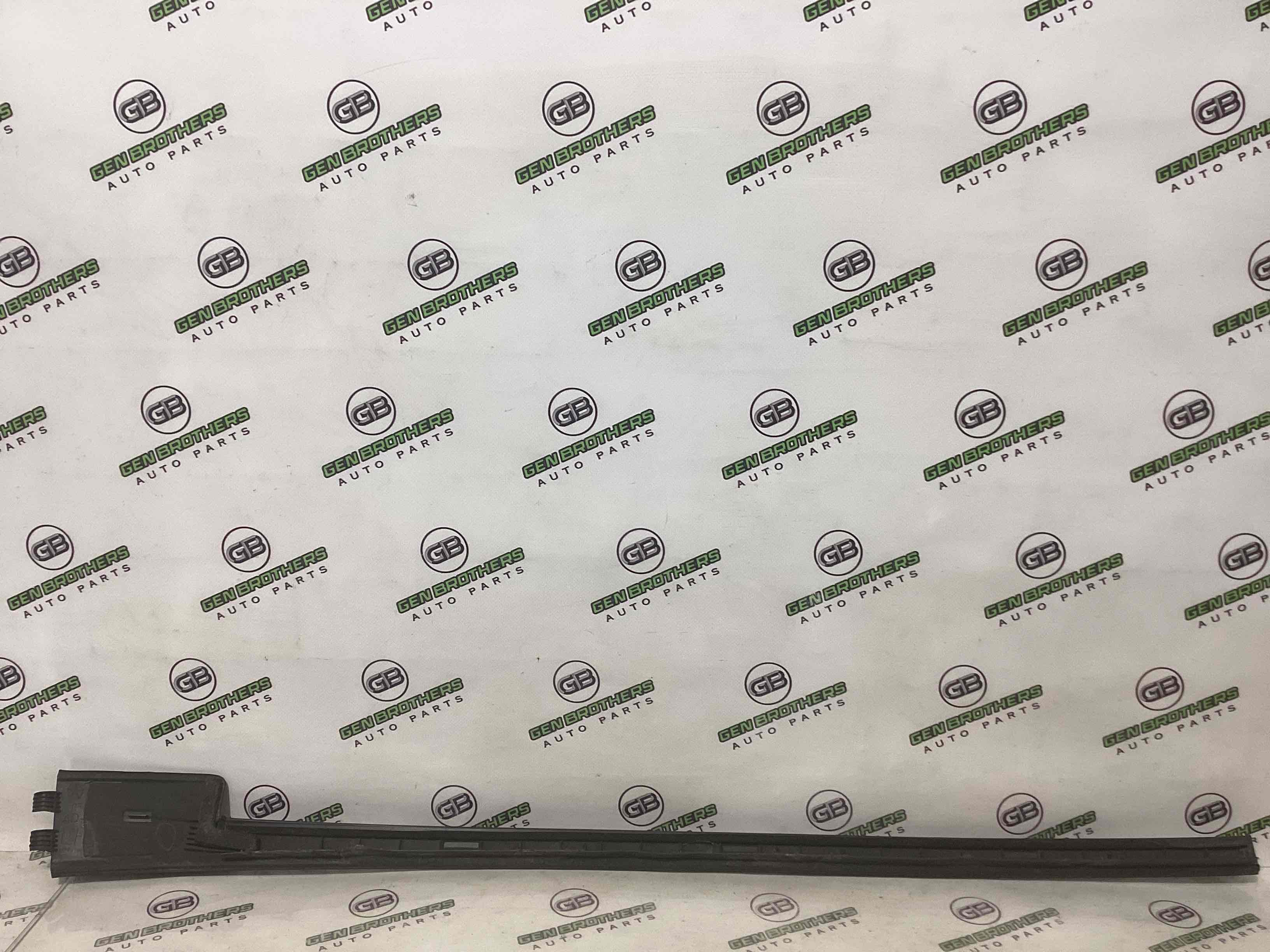 Молдинг лобового скла