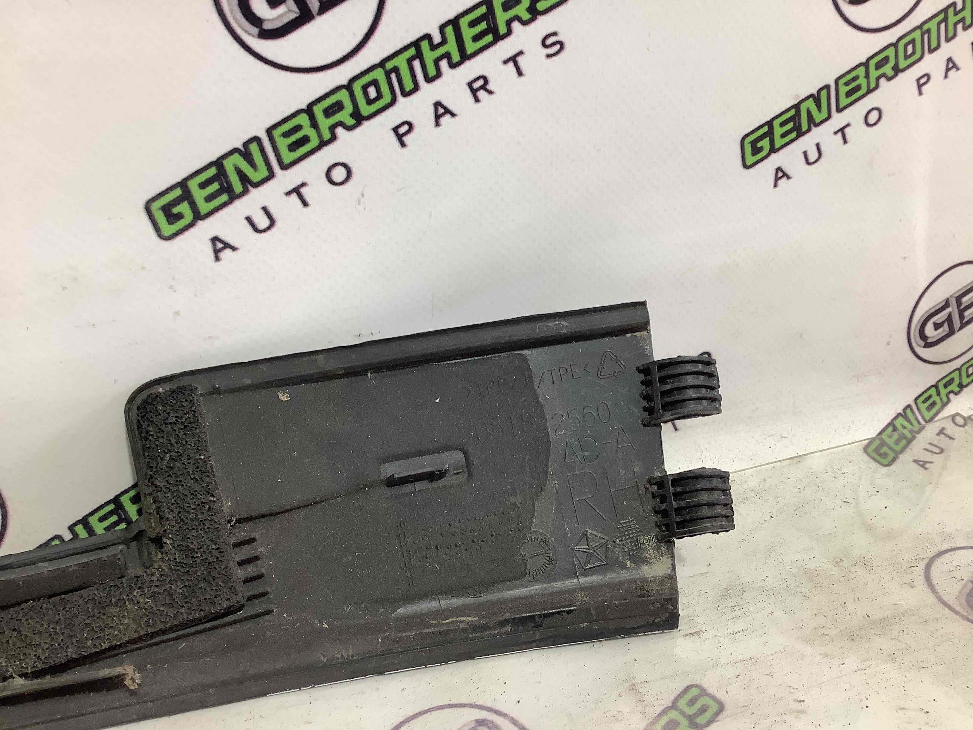 Молдинг лобового скла