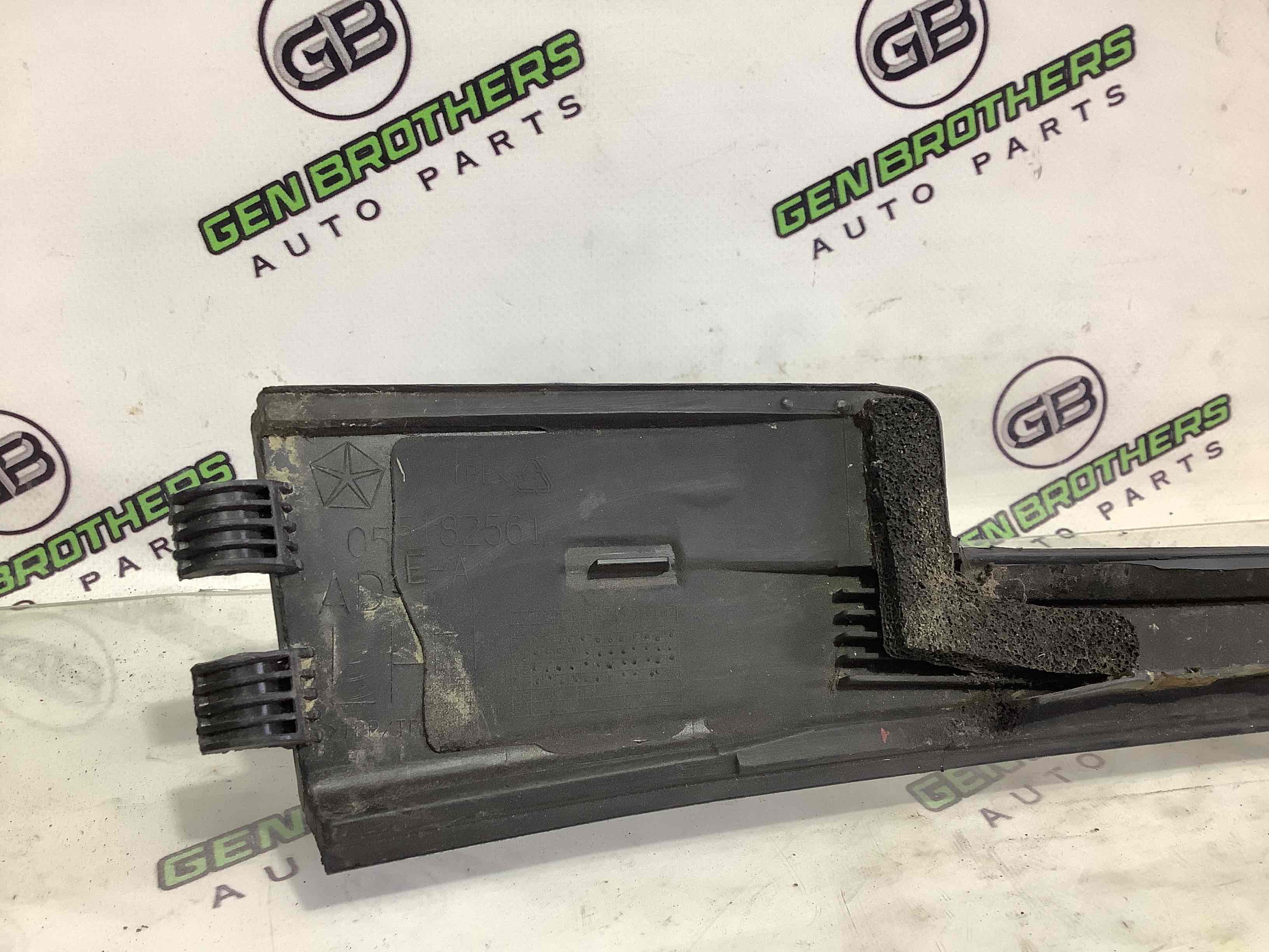 Молдинг лобового скла