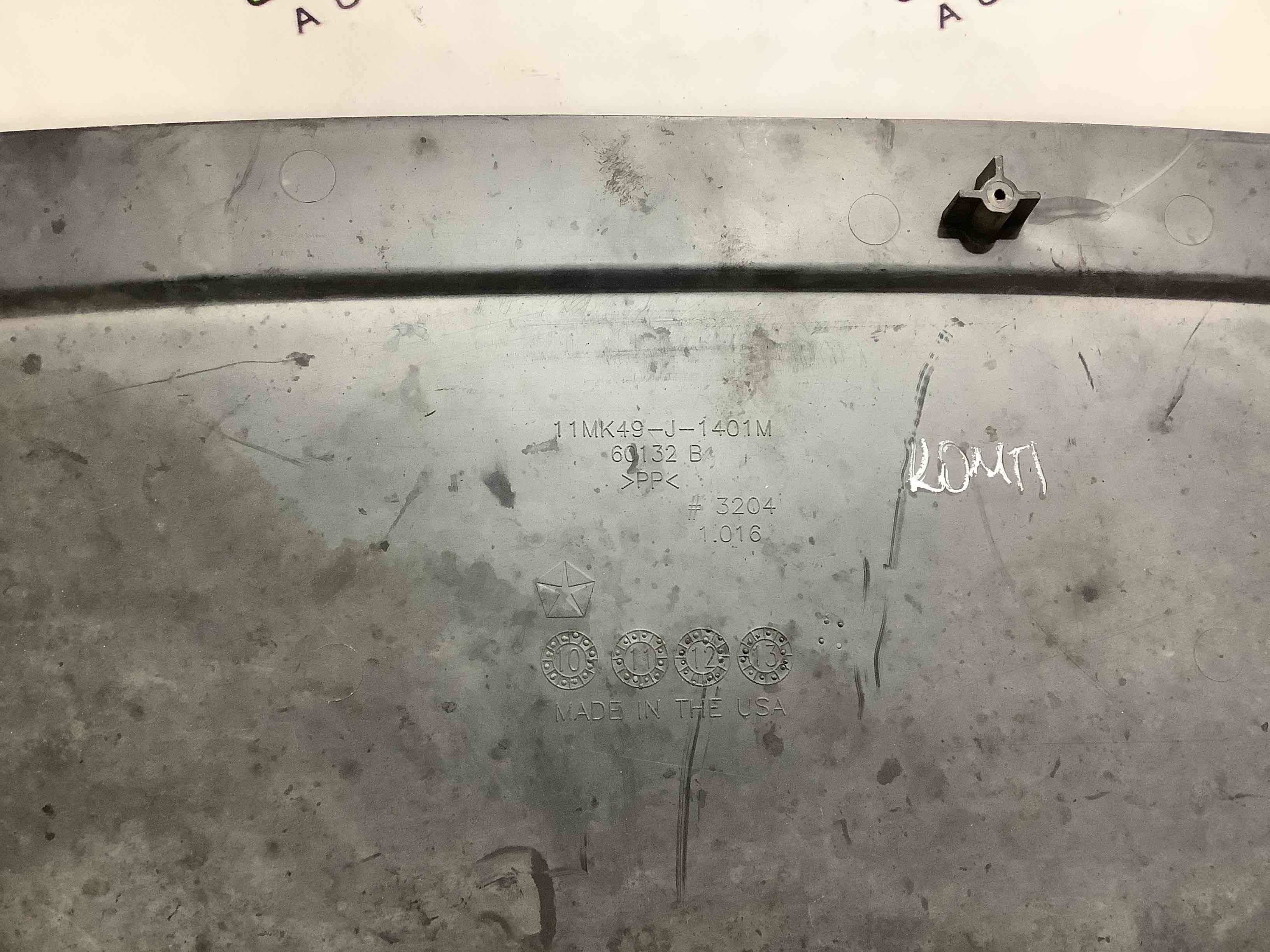 Губа бампера нижня