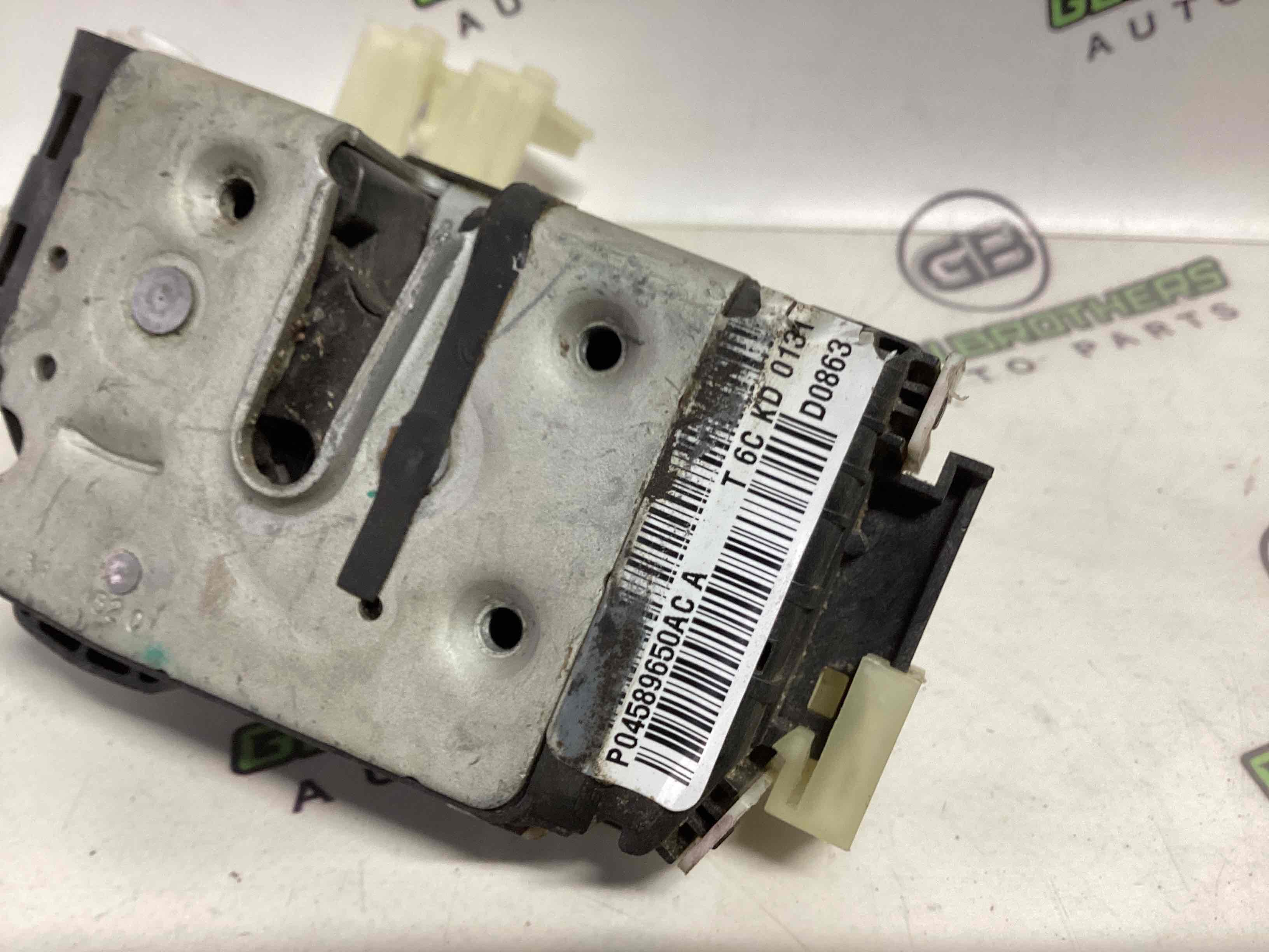 Замок дверей задньої правої