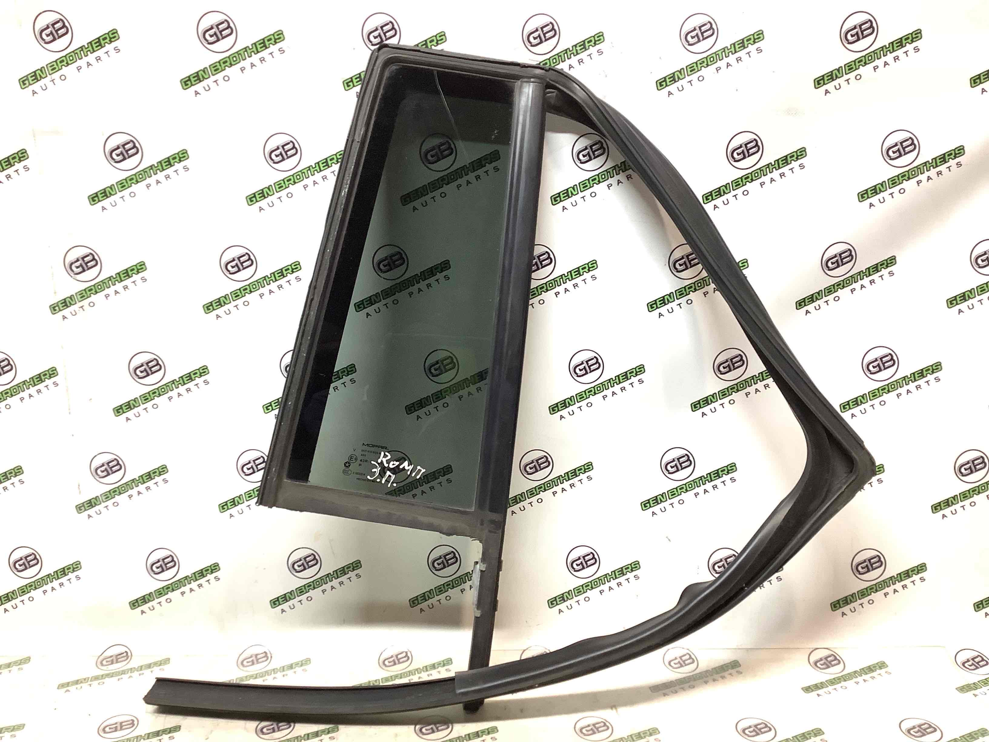 Скло дверей трикутник кватирка