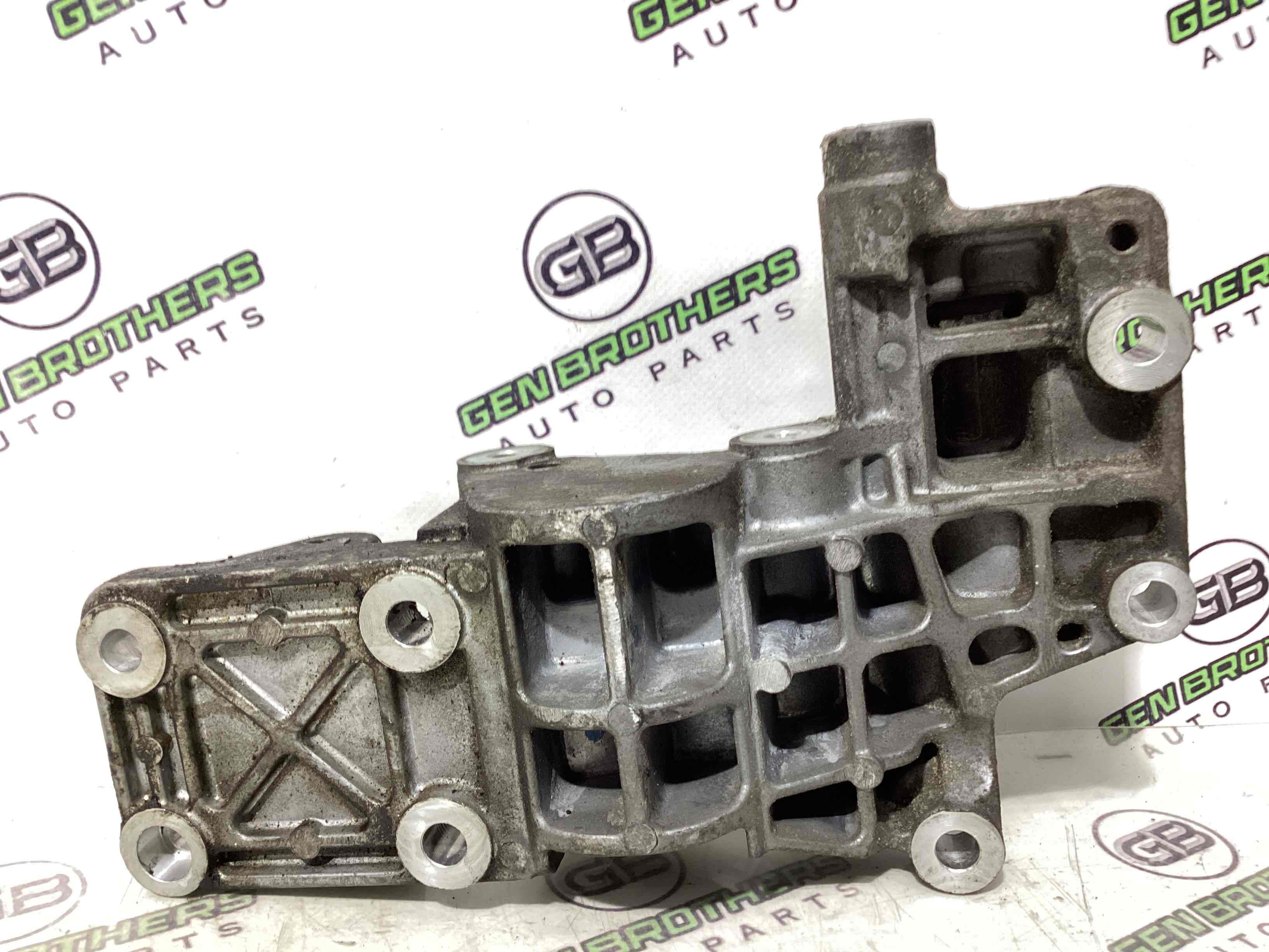 Генератор, кронштейн генератора